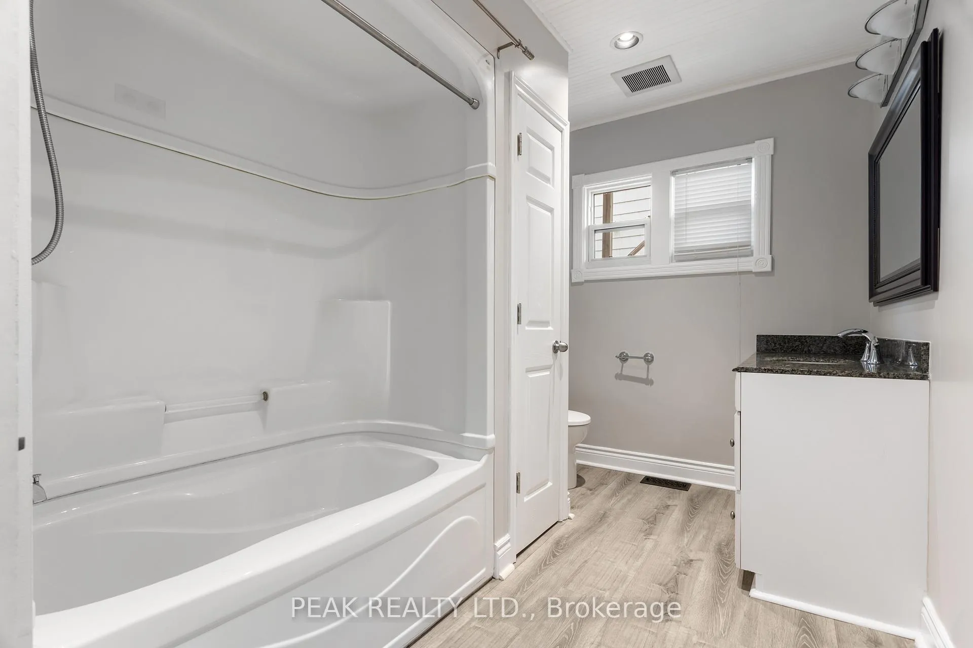 Photo 14 of 5155 Bridge Street, Niagara Falls, Downtown — HOMEH