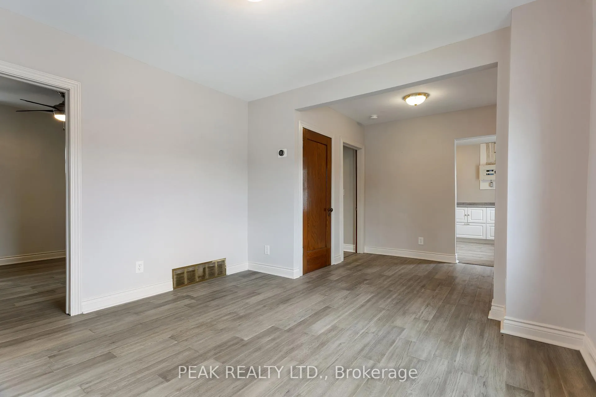 Photo 15 of 5155 Bridge Street, Niagara Falls, Downtown — HOMEH