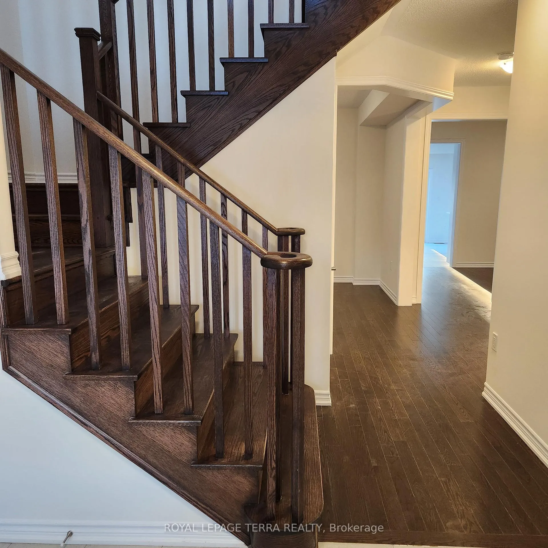 Photo 3 of 338 Fleetwood Drive, Oshawa, Eastdale — HOMEH