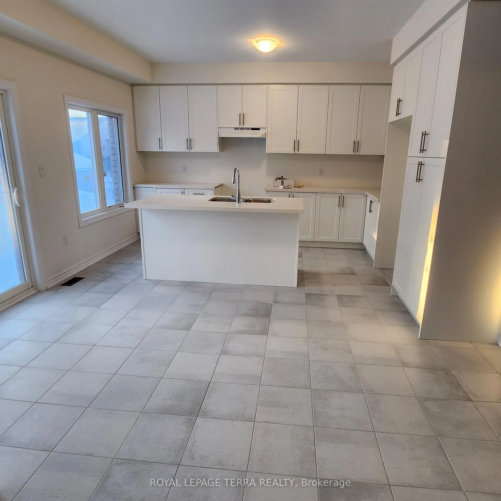 Photo 11 of 338 Fleetwood Drive, Oshawa, Eastdale — HOMEH
