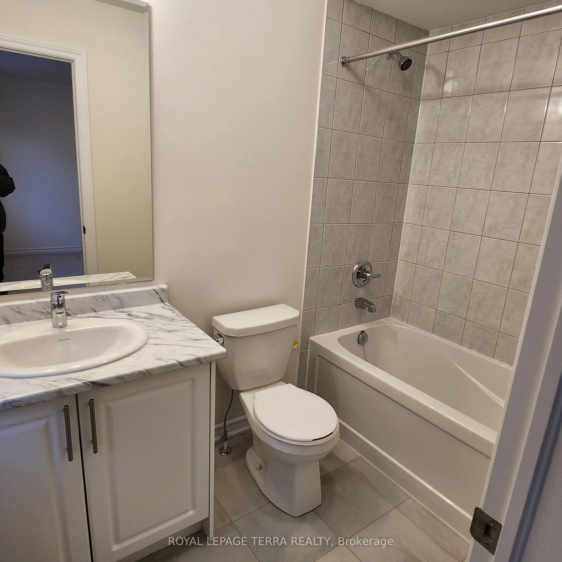 Photo 25 of 338 Fleetwood Drive, Oshawa, Eastdale — HOMEH