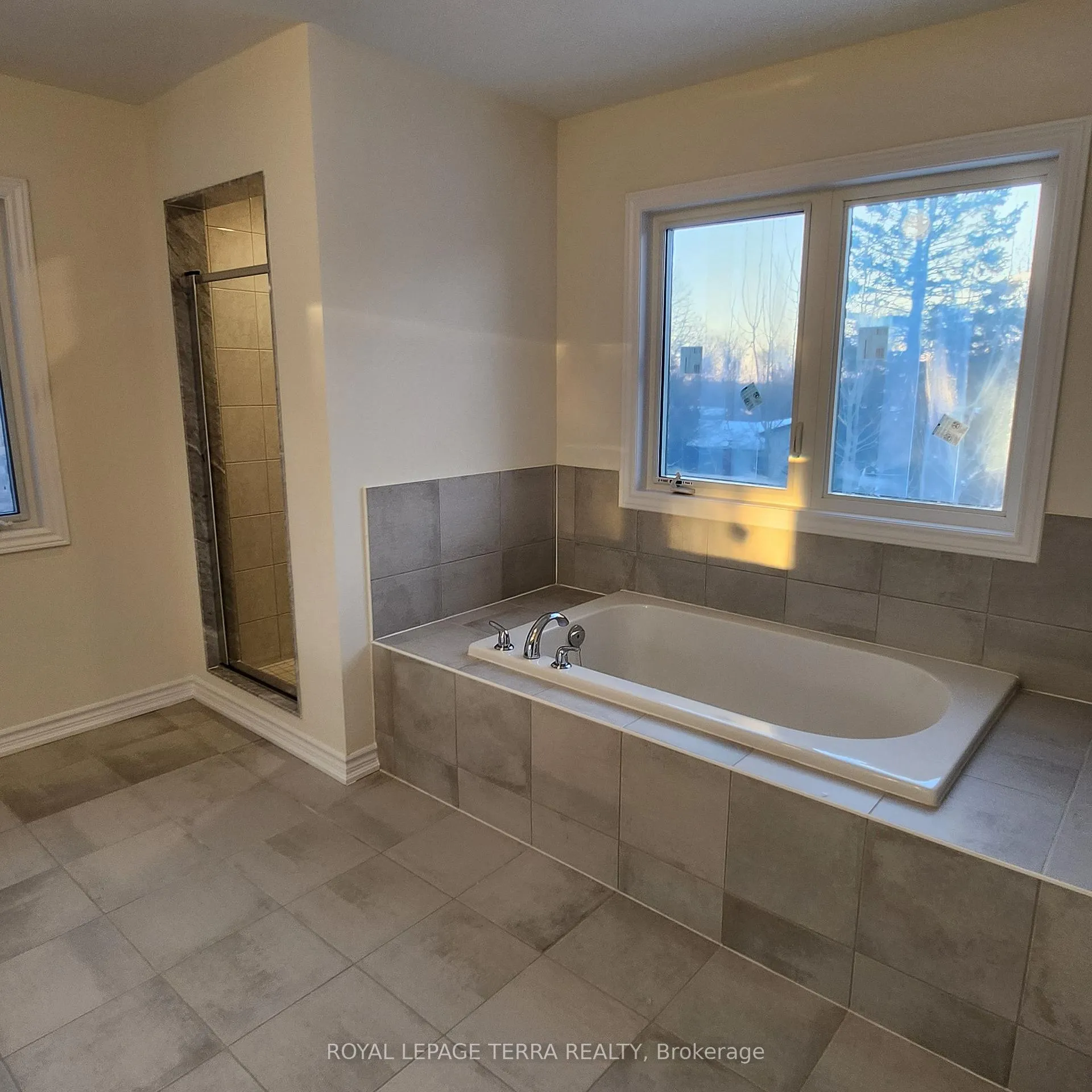 Photo 33 of 338 Fleetwood Drive, Oshawa, Eastdale — HOMEH