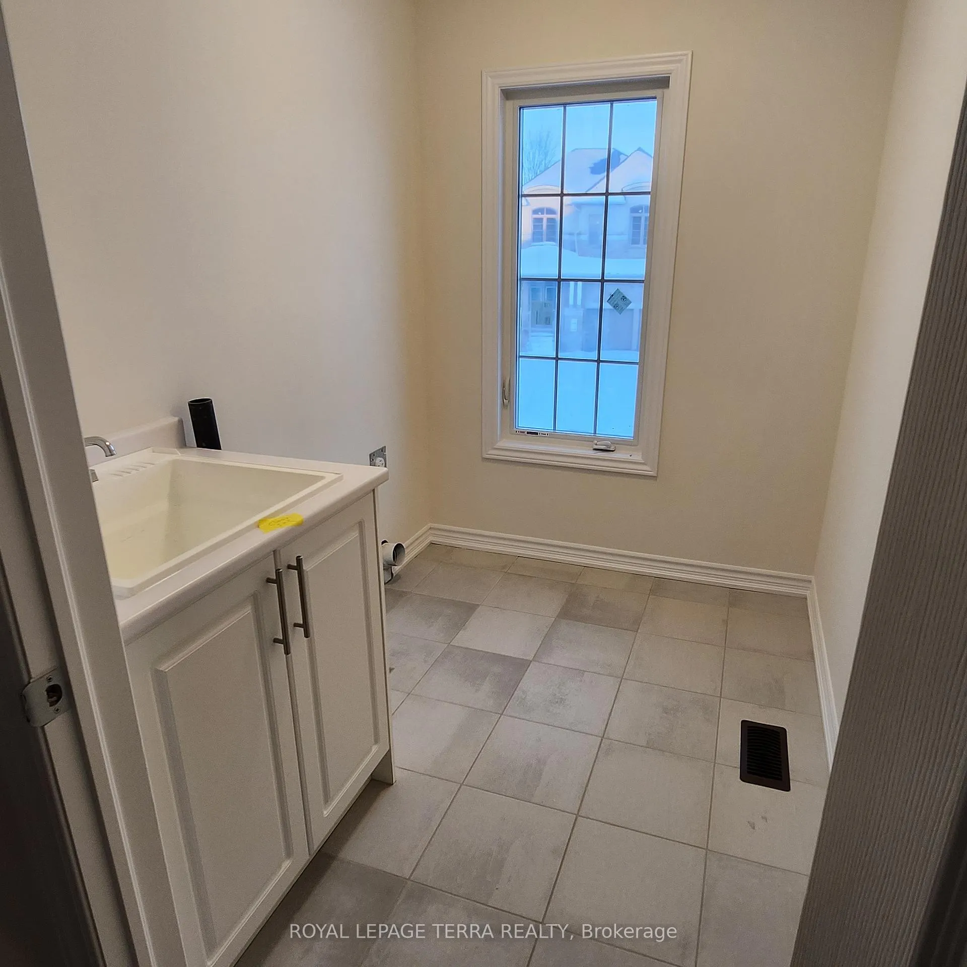 Photo 36 of 338 Fleetwood Drive, Oshawa, Eastdale — HOMEH