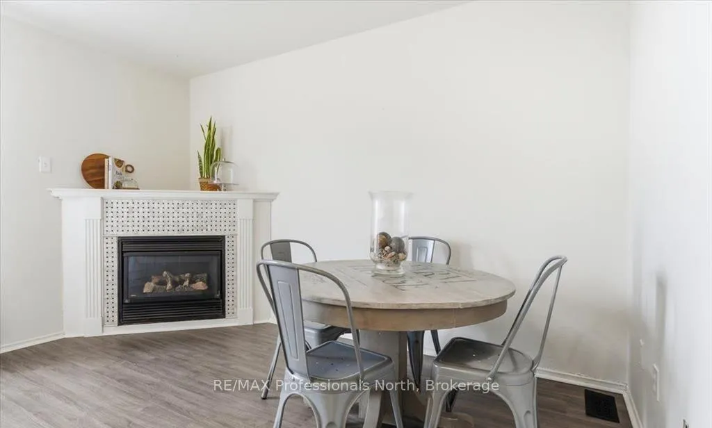 Photo 12 of 98 Roxton Road, Oakville, River Oaks — HOMEH
