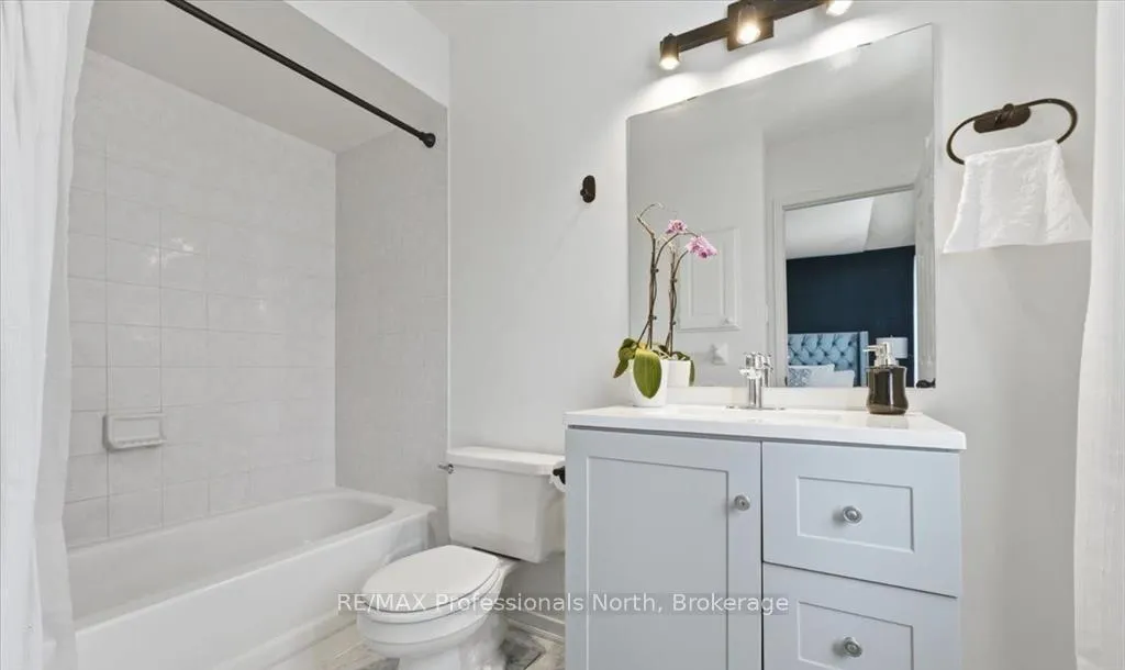 Photo 15 of 98 Roxton Road, Oakville, River Oaks — HOMEH
