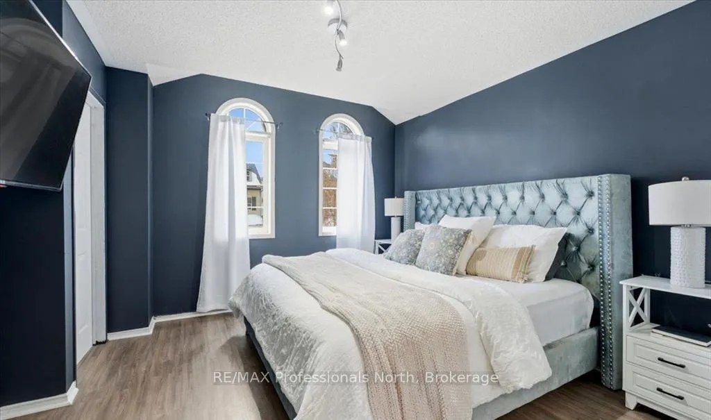 Photo 16 of 98 Roxton Road, Oakville, River Oaks — HOMEH