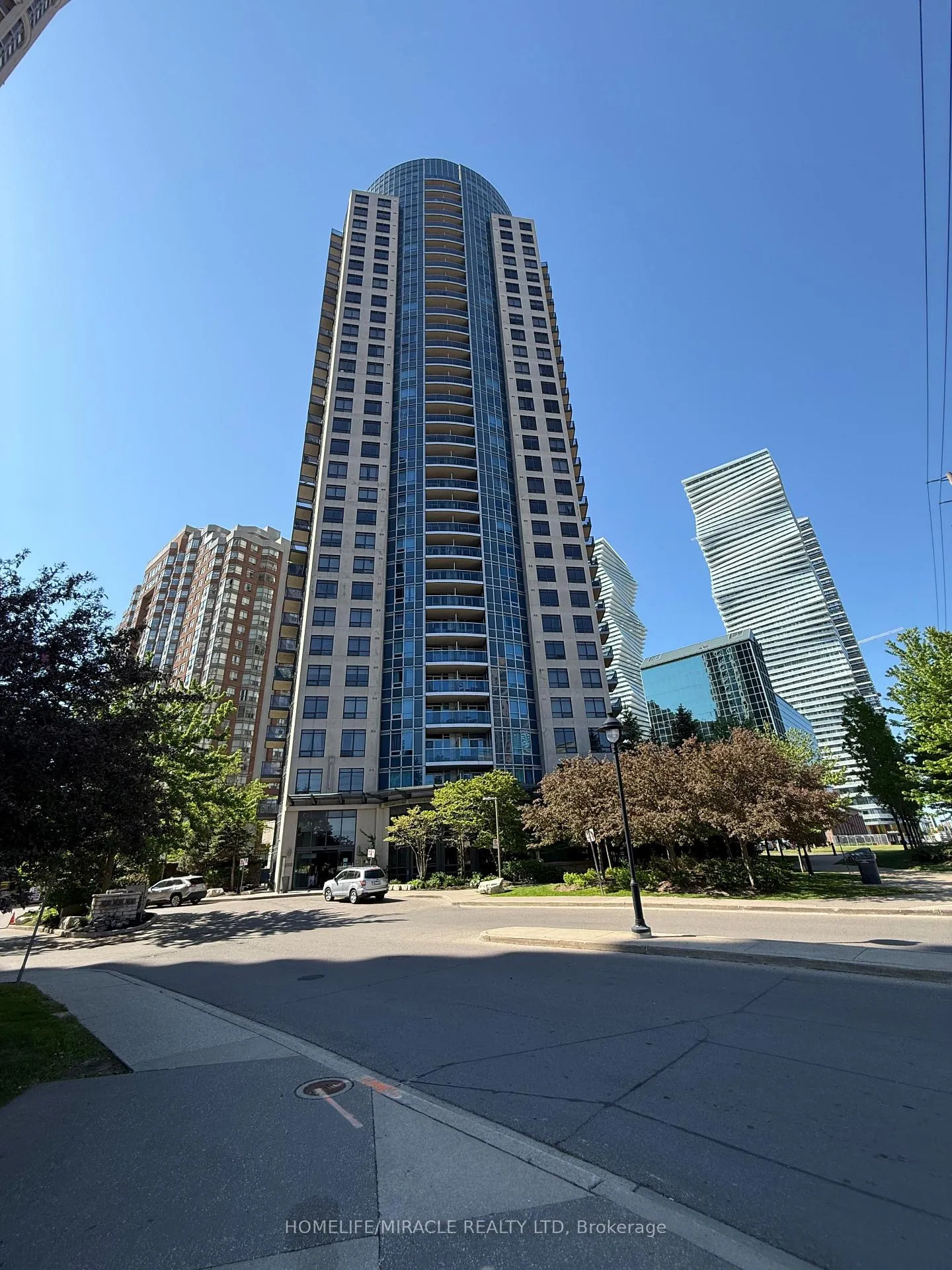 Front of Unit 1704, 330 Burnhamthorpe Road W