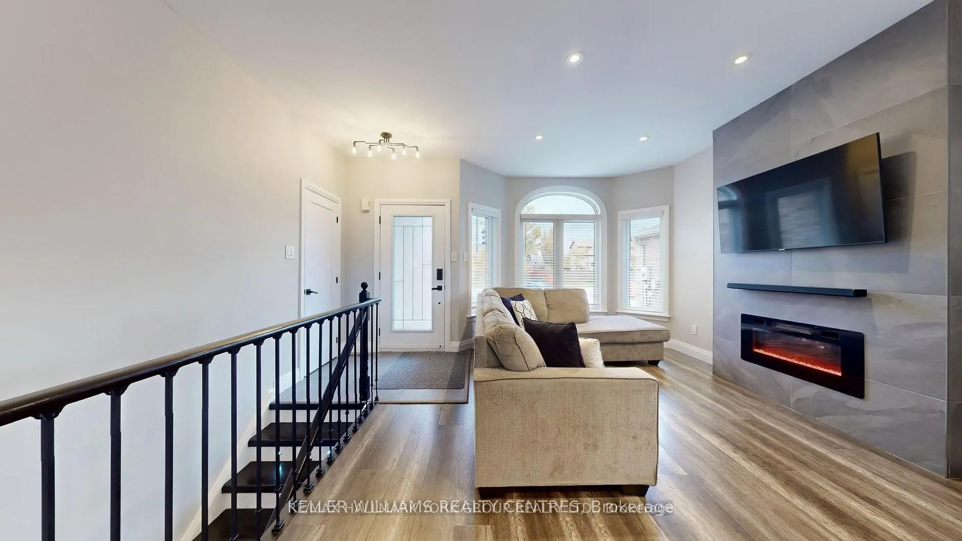Photo 5 of 196 Marsellus Drive, Barrie, Holly — HOMEH