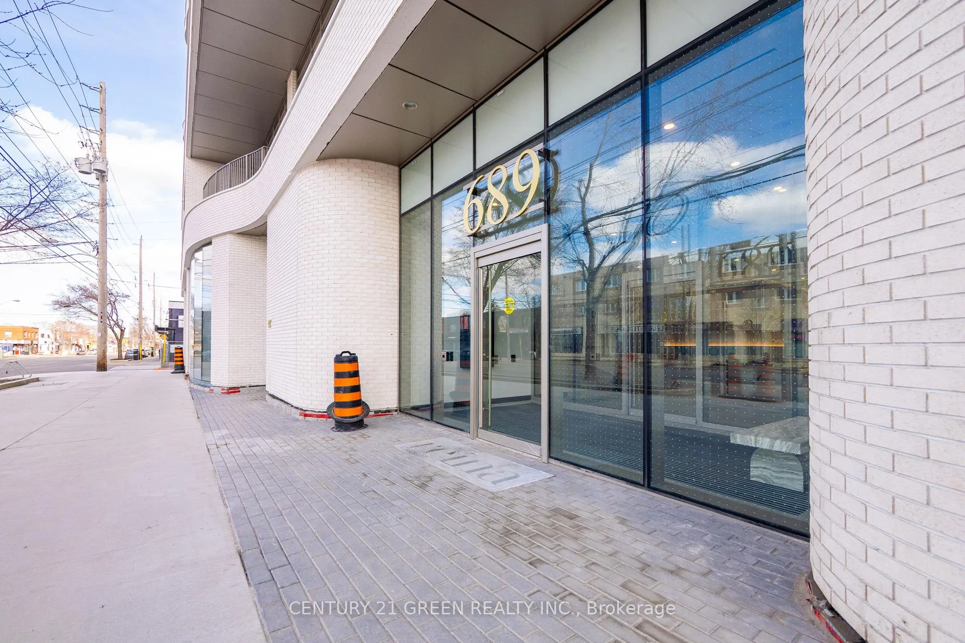 Photo 6 of Unit 216, 689 The Queensway, Etobicoke, Stonegate-Queensway — HOMEH