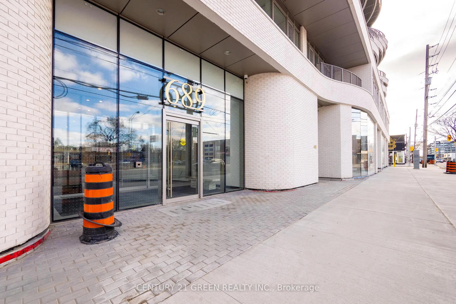 Photo 7 of Unit 216, 689 The Queensway, Etobicoke, Stonegate-Queensway — HOMEH