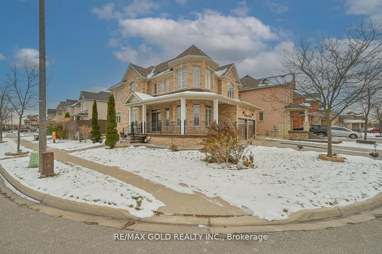 Photo 2 of 15 Vanwood Crescent, Brampton, Vales of Castlemore — HOMEH