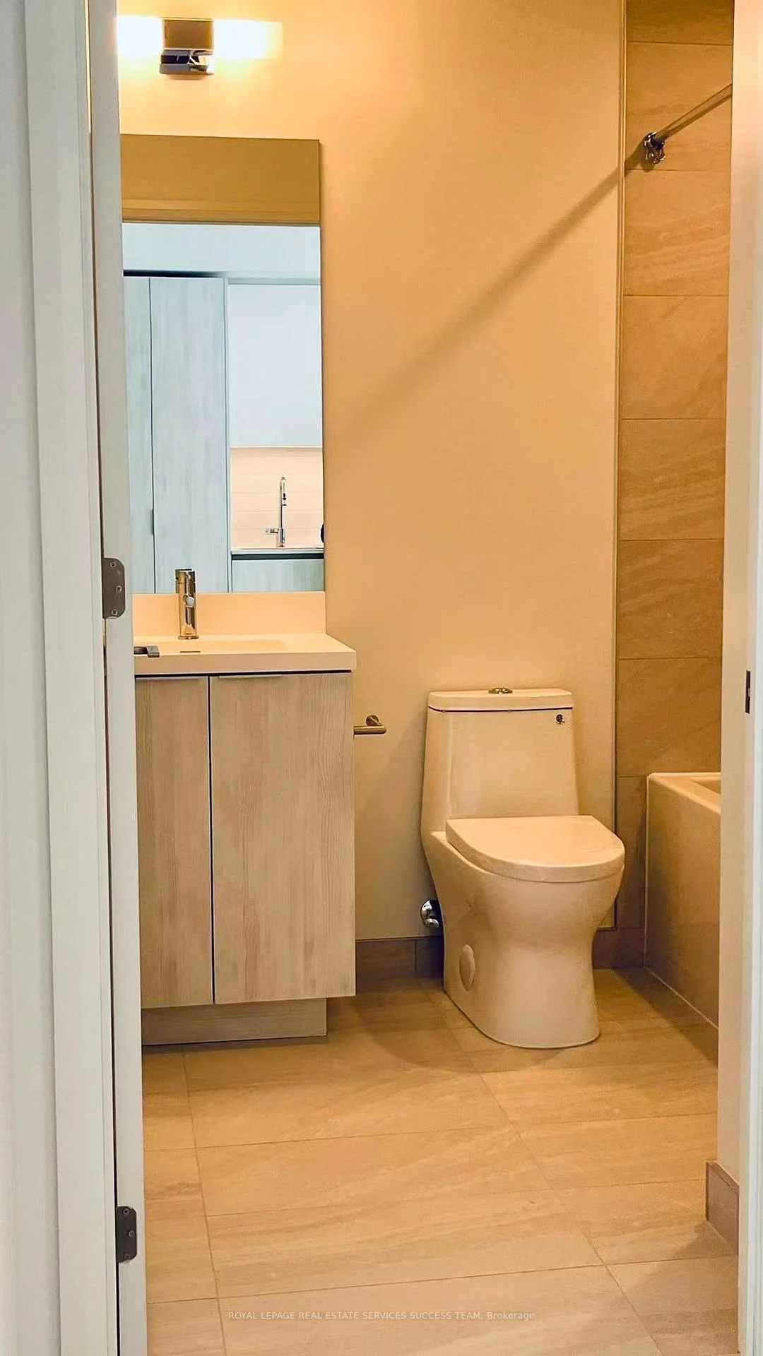Photo 4 of Unit 2115, 400 king Street W, Toronto, Waterfront Communities — HOMEH