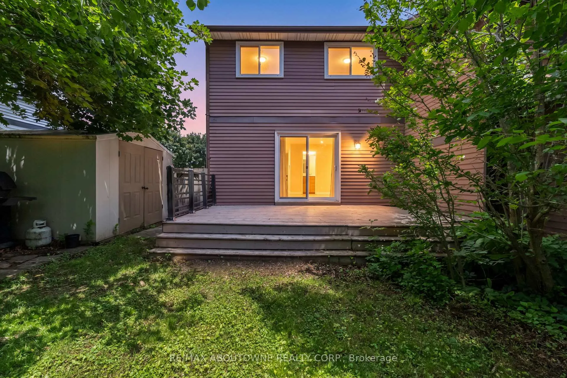 Photo 2 of 2260 Manchester Drive, Burlington, Brant Hills — HOMEH