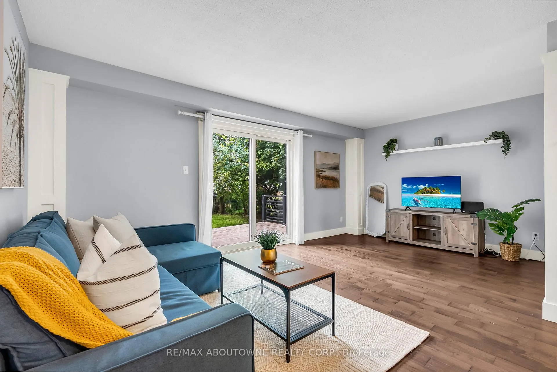 Photo 10 of 2260 Manchester Drive, Burlington, Brant Hills — HOMEH