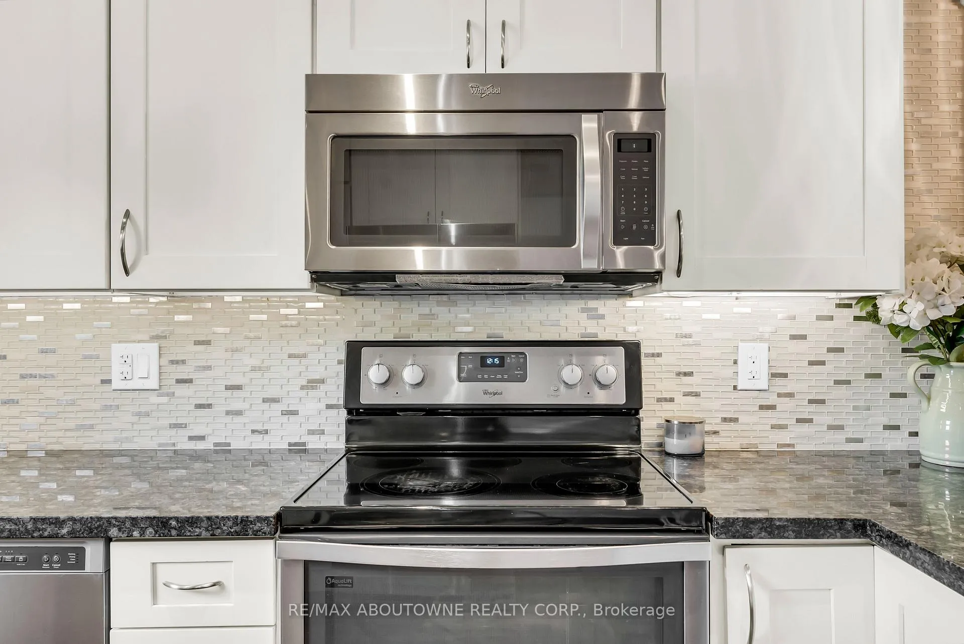 Photo 19 of 2260 Manchester Drive, Burlington, Brant Hills — HOMEH