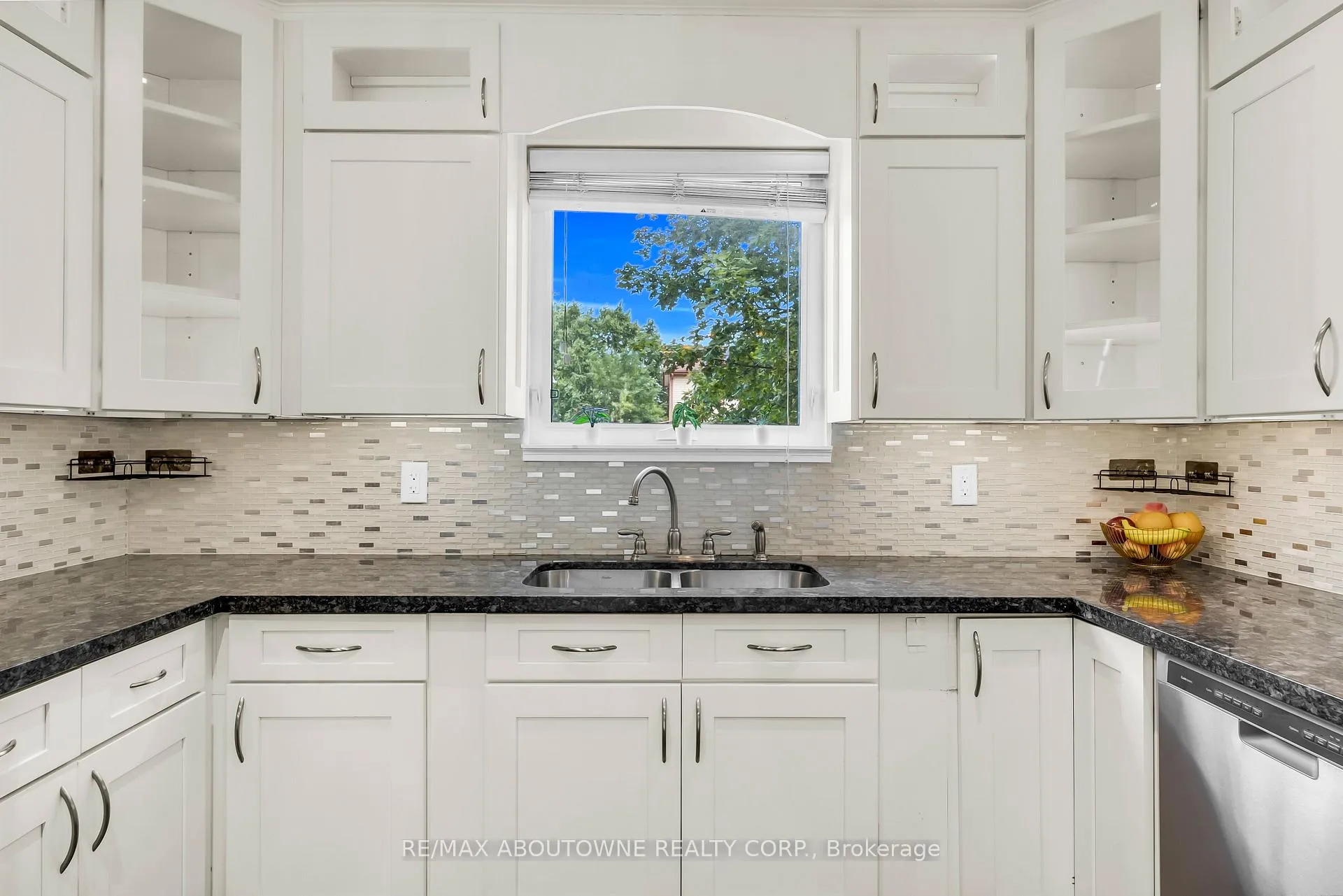 Photo 20 of 2260 Manchester Drive, Burlington, Brant Hills — HOMEH