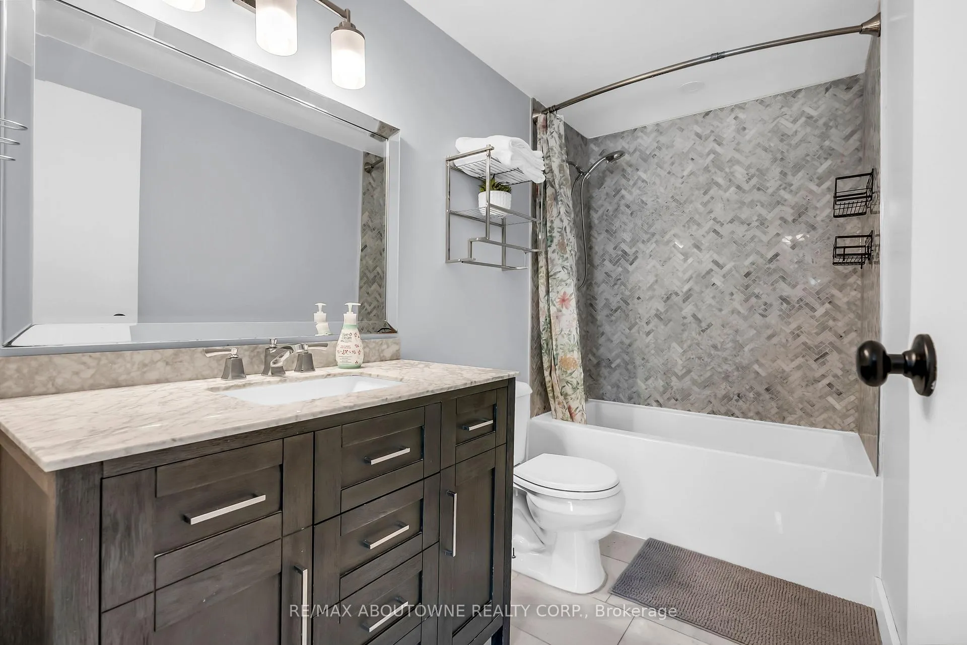 Photo 26 of 2260 Manchester Drive, Burlington, Brant Hills — HOMEH