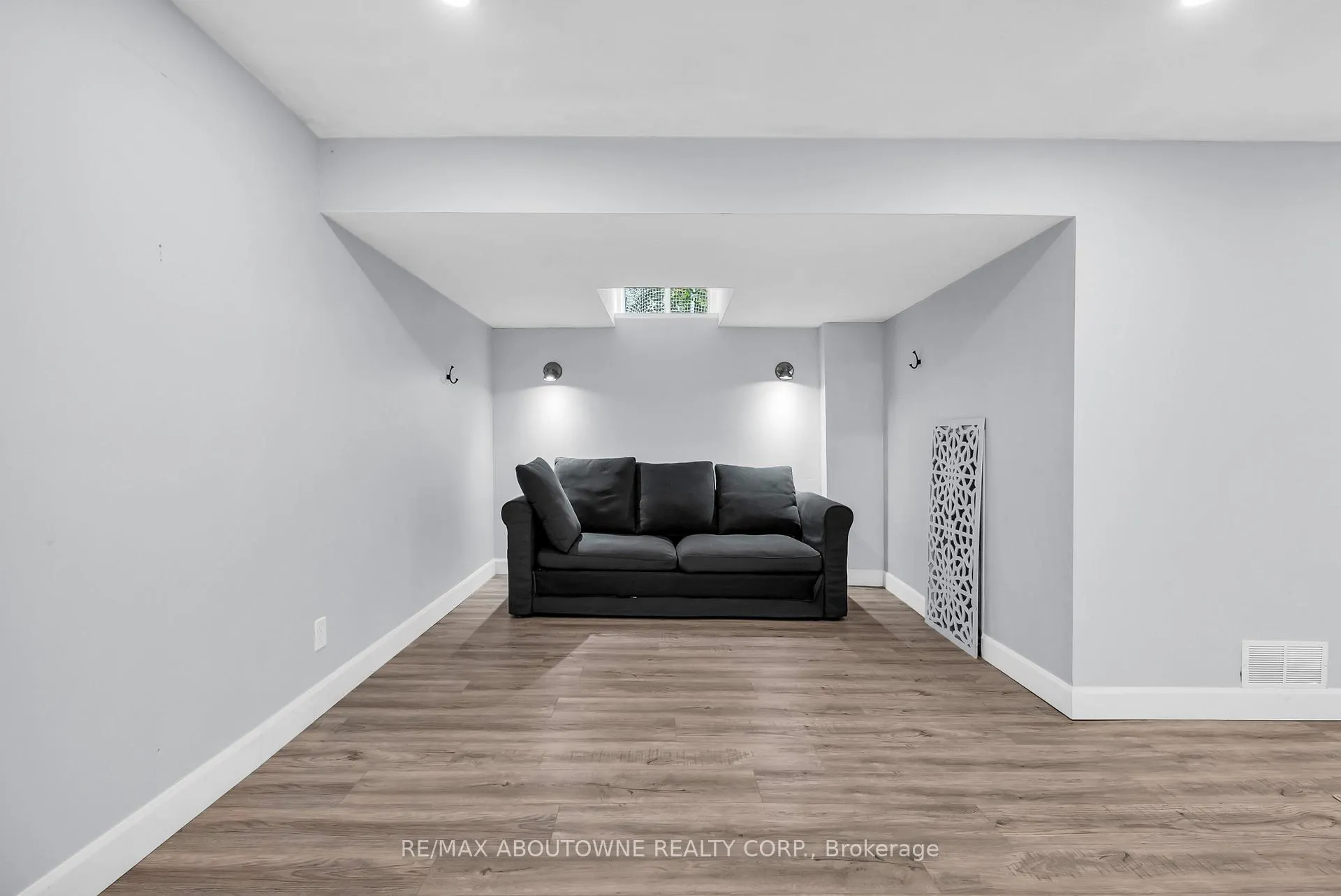 Photo 35 of 2260 Manchester Drive, Burlington, Brant Hills — HOMEH