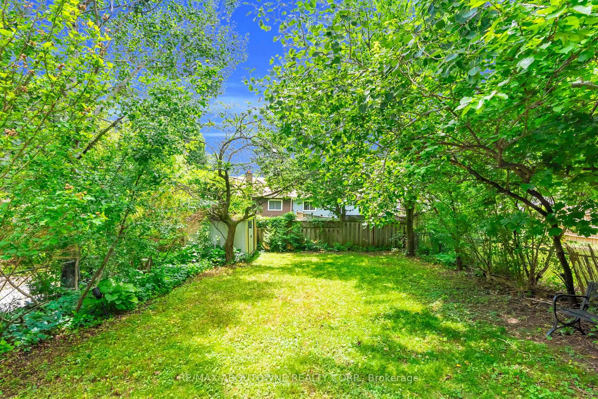Photo 41 of 2260 Manchester Drive, Burlington, Brant Hills — HOMEH