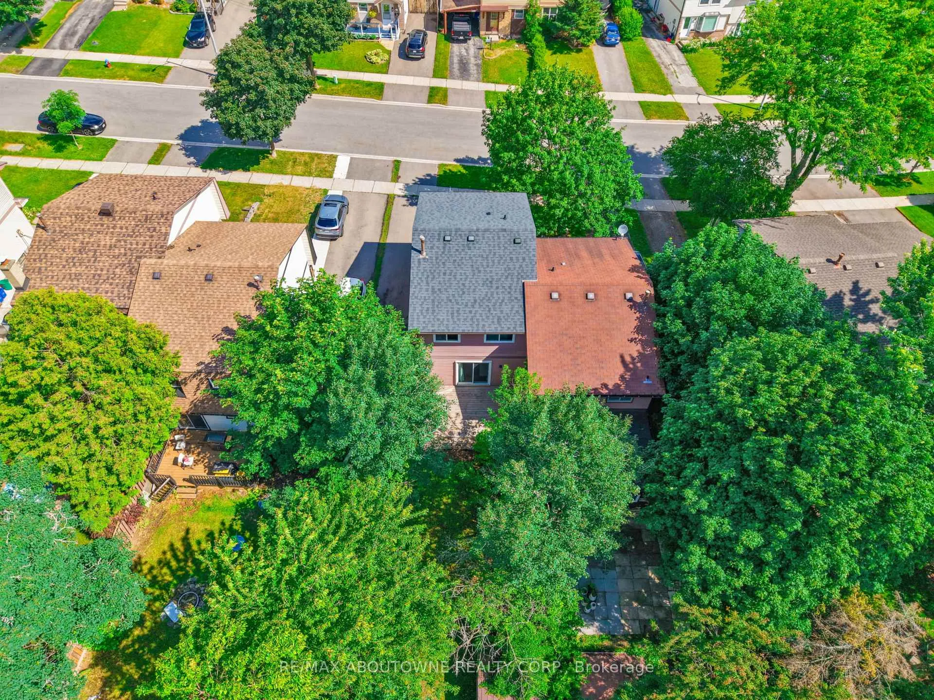 Photo 44 of 2260 Manchester Drive, Burlington, Brant Hills — HOMEH