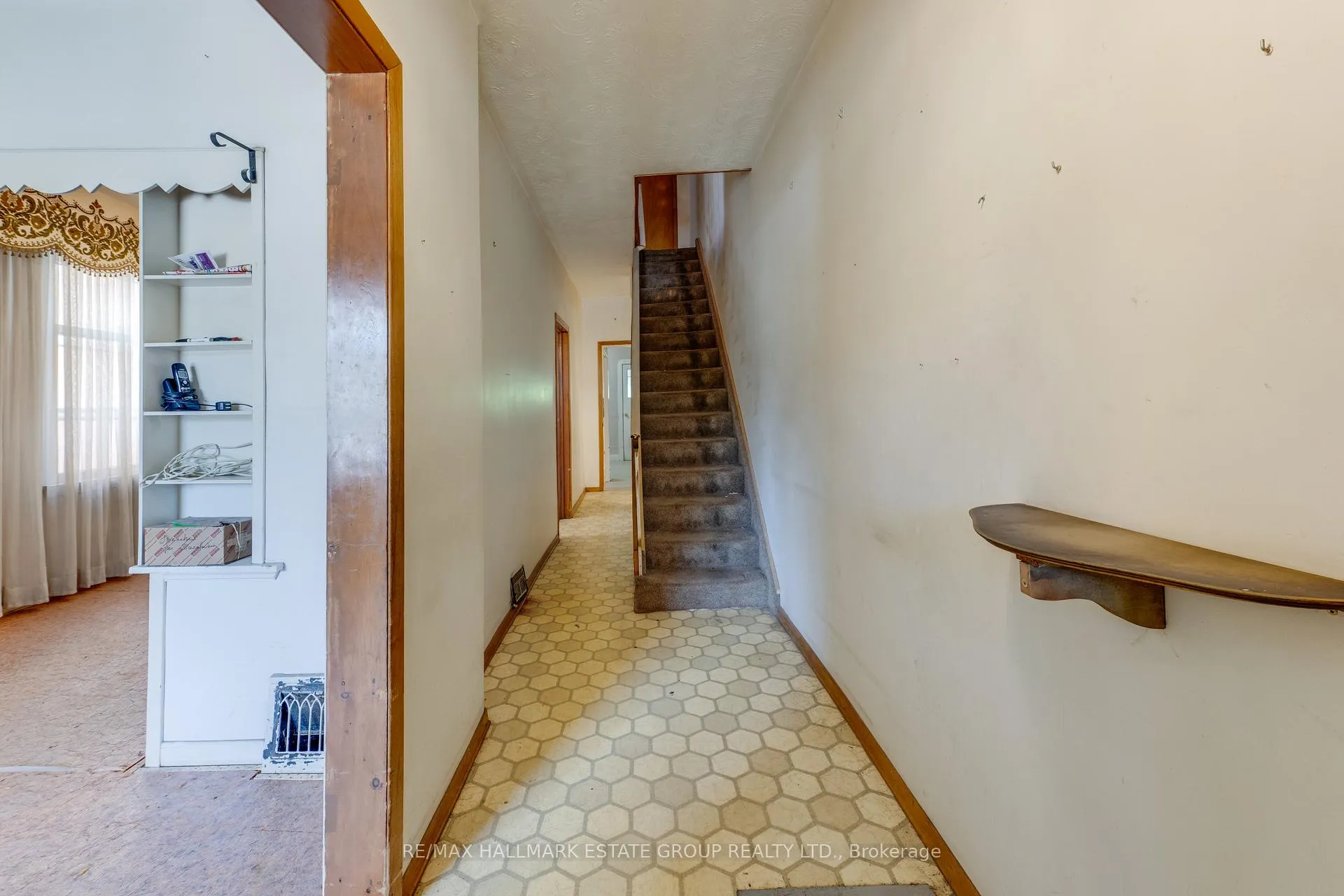 Photo 3 of 160 Coxwell Avenue, Toronto, Greenwood-Coxwell — HOMEH