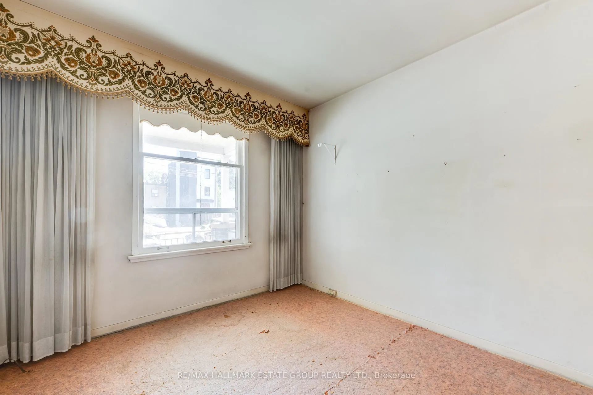 Photo 4 of 160 Coxwell Avenue, Toronto, Greenwood-Coxwell — HOMEH