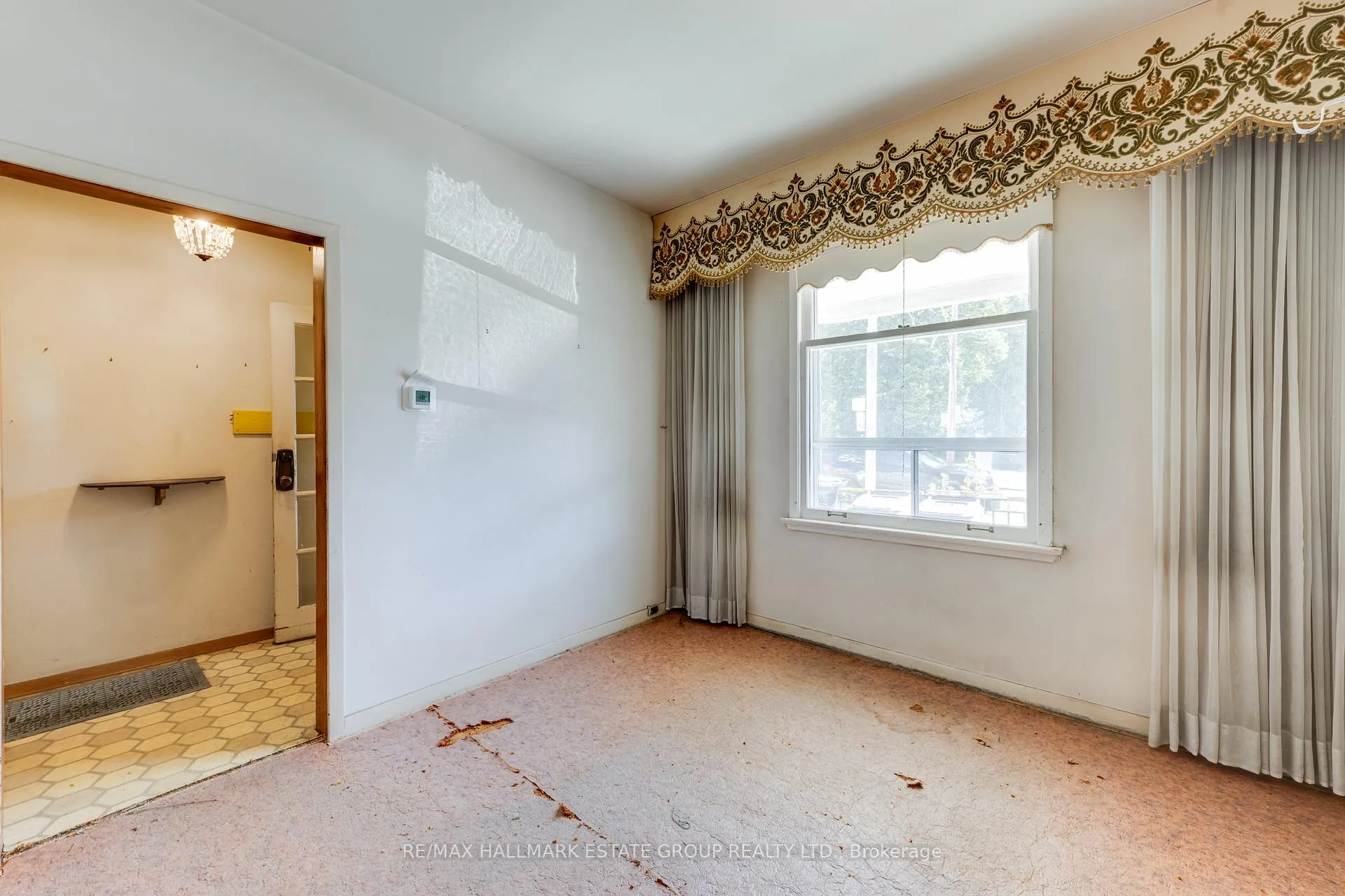 Photo 5 of 160 Coxwell Avenue, Toronto, Greenwood-Coxwell — HOMEH