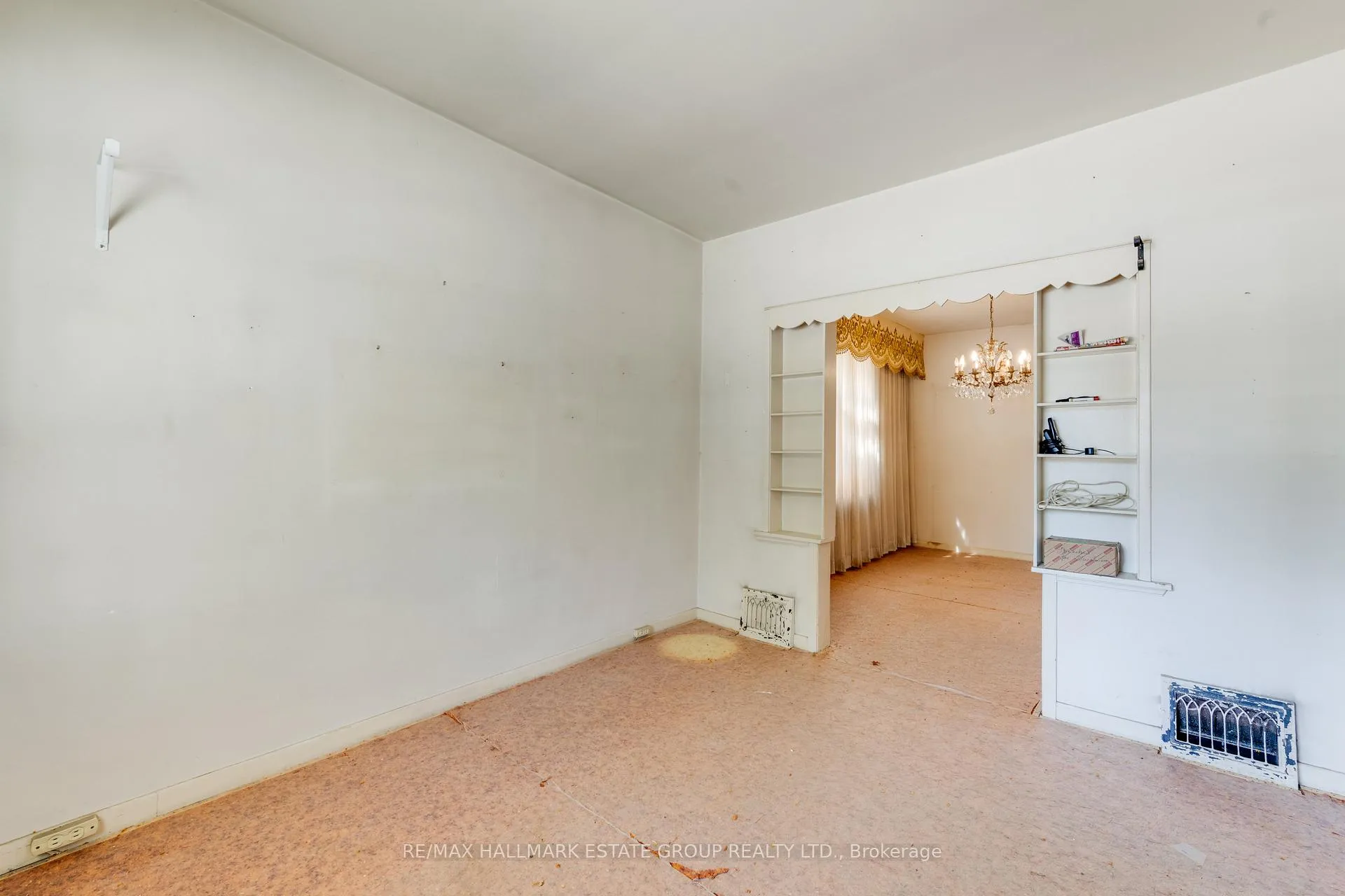 Photo 7 of 160 Coxwell Avenue, Toronto, Greenwood-Coxwell — HOMEH