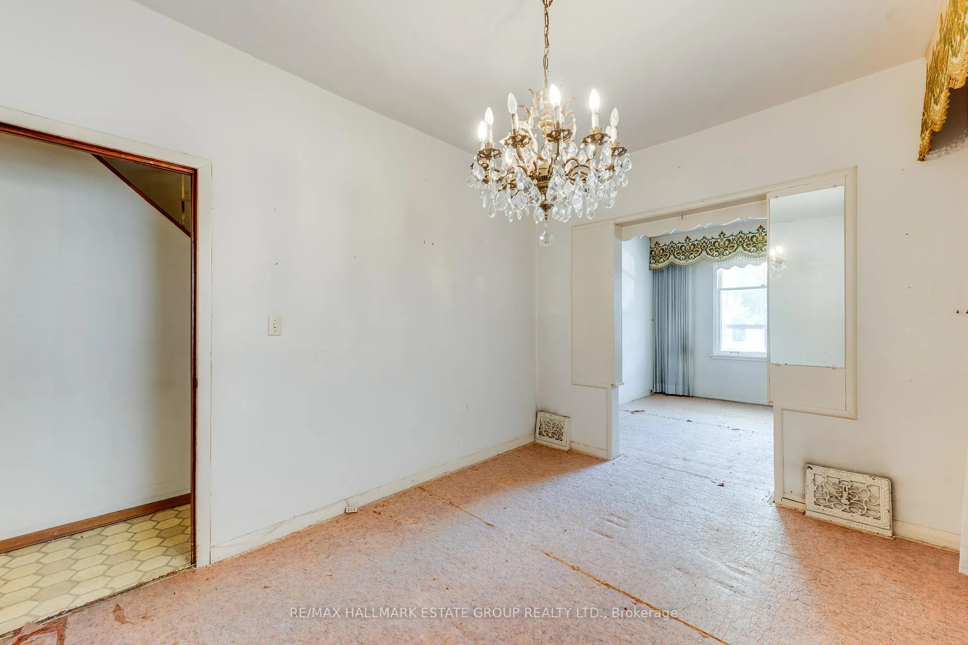 Photo 10 of 160 Coxwell Avenue, Toronto, Greenwood-Coxwell — HOMEH