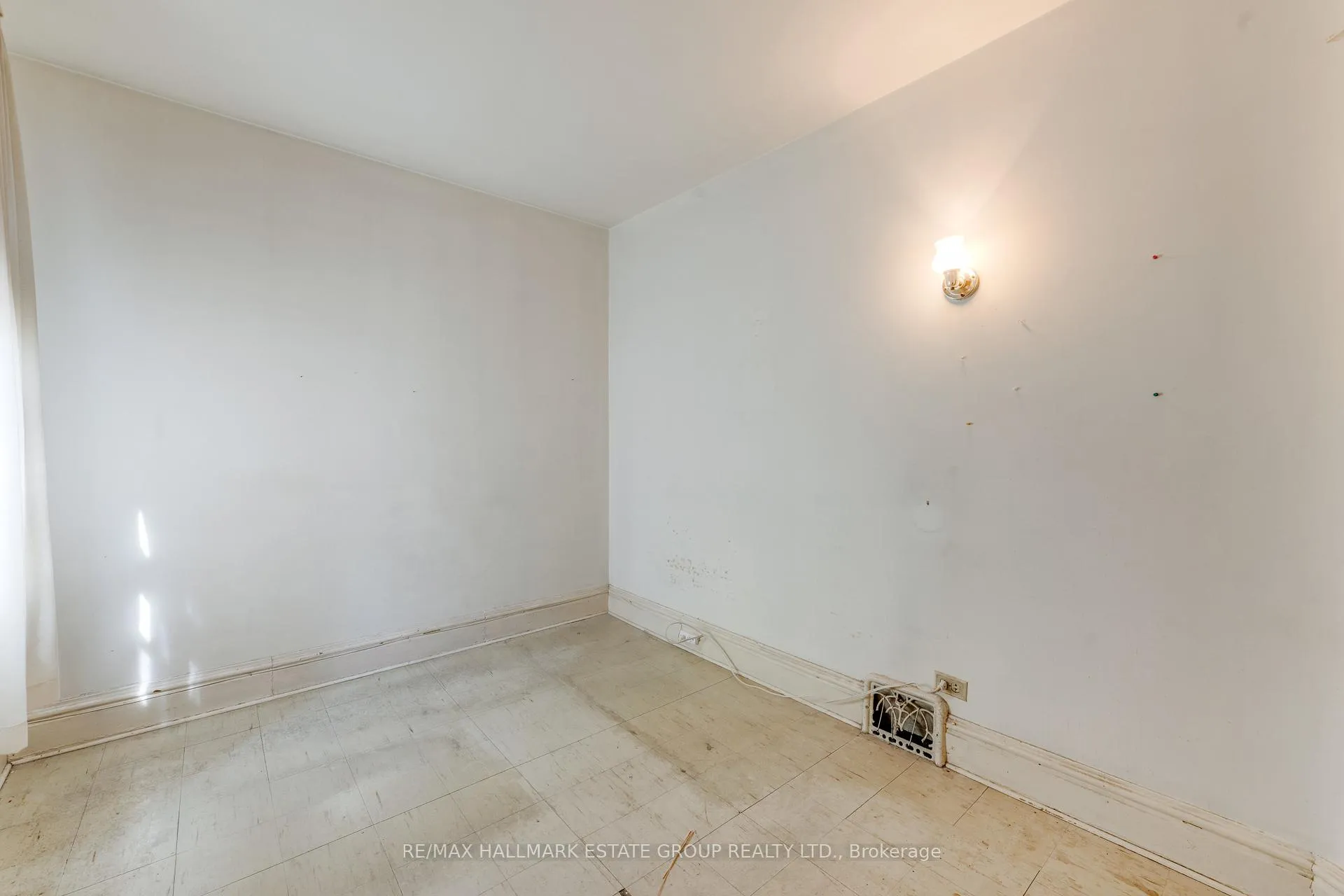 Photo 30 of 160 Coxwell Avenue, Toronto, Greenwood-Coxwell — HOMEH