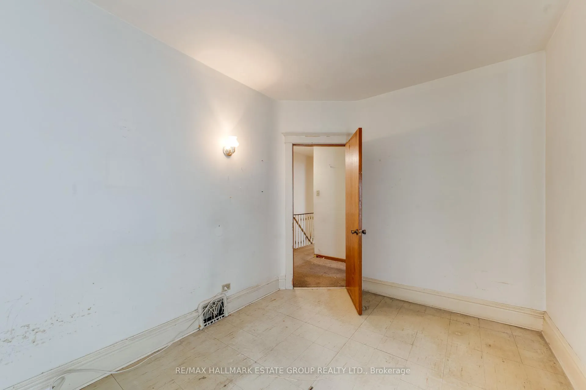 Photo 32 of 160 Coxwell Avenue, Toronto, Greenwood-Coxwell — HOMEH