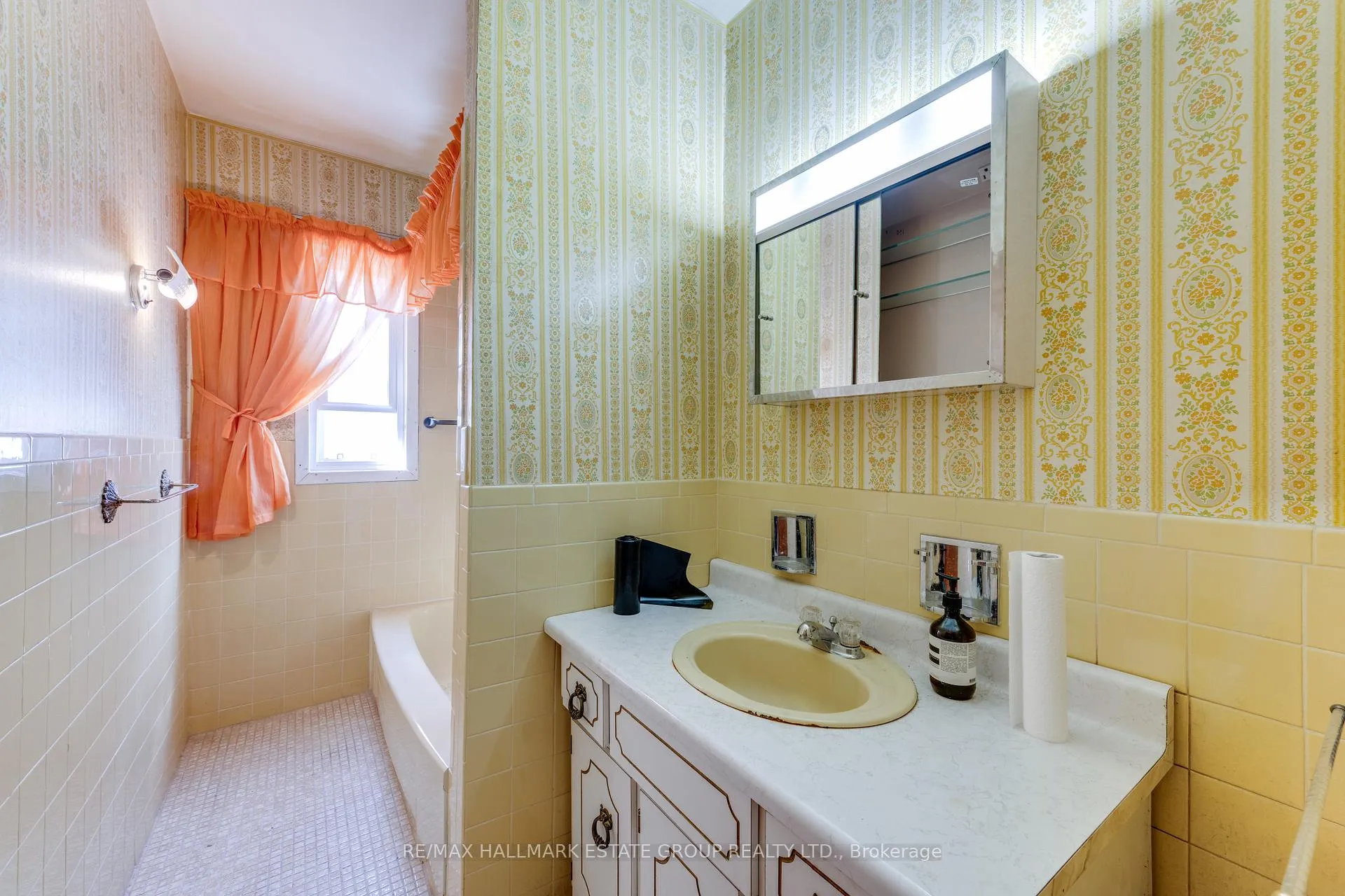 Photo 34 of 160 Coxwell Avenue, Toronto, Greenwood-Coxwell — HOMEH