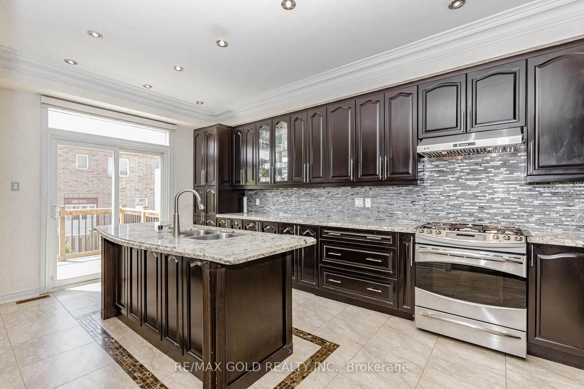 Photo 13 of 548 Fernforest Drive, Brampton, Sandringham-Wellington — HOMEH