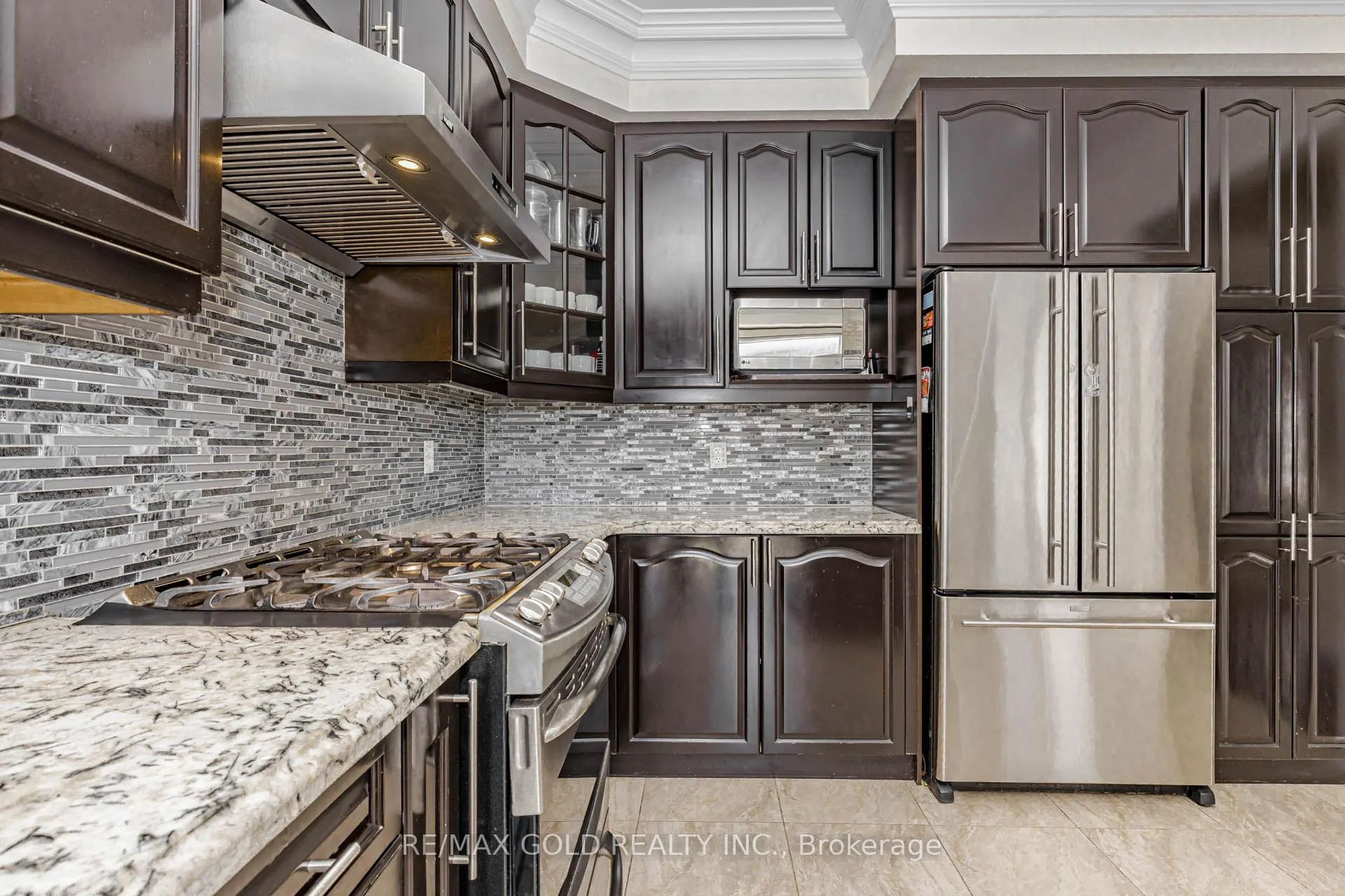 Photo 14 of 548 Fernforest Drive, Brampton, Sandringham-Wellington — HOMEH