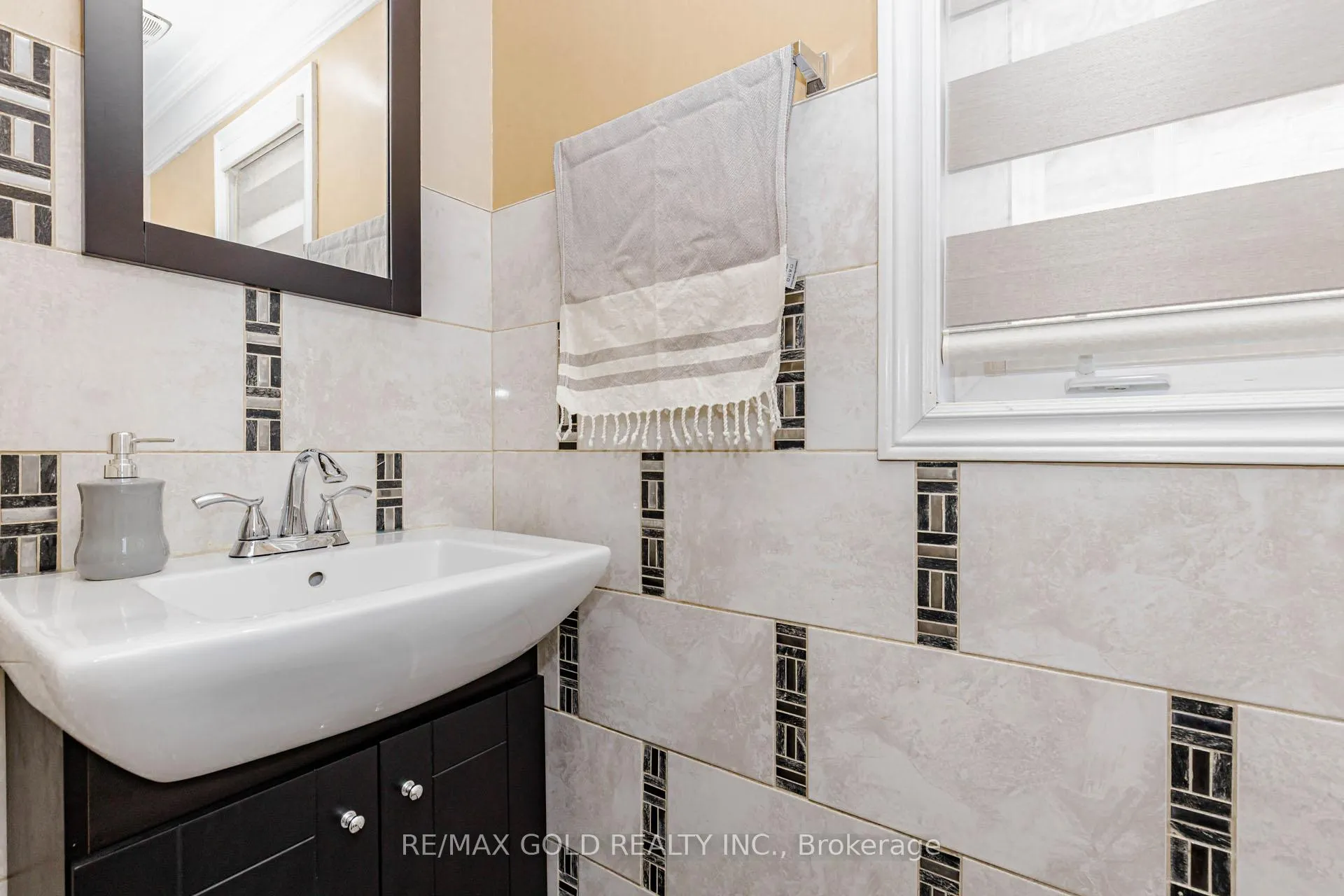 Photo 18 of 548 Fernforest Drive, Brampton, Sandringham-Wellington — HOMEH