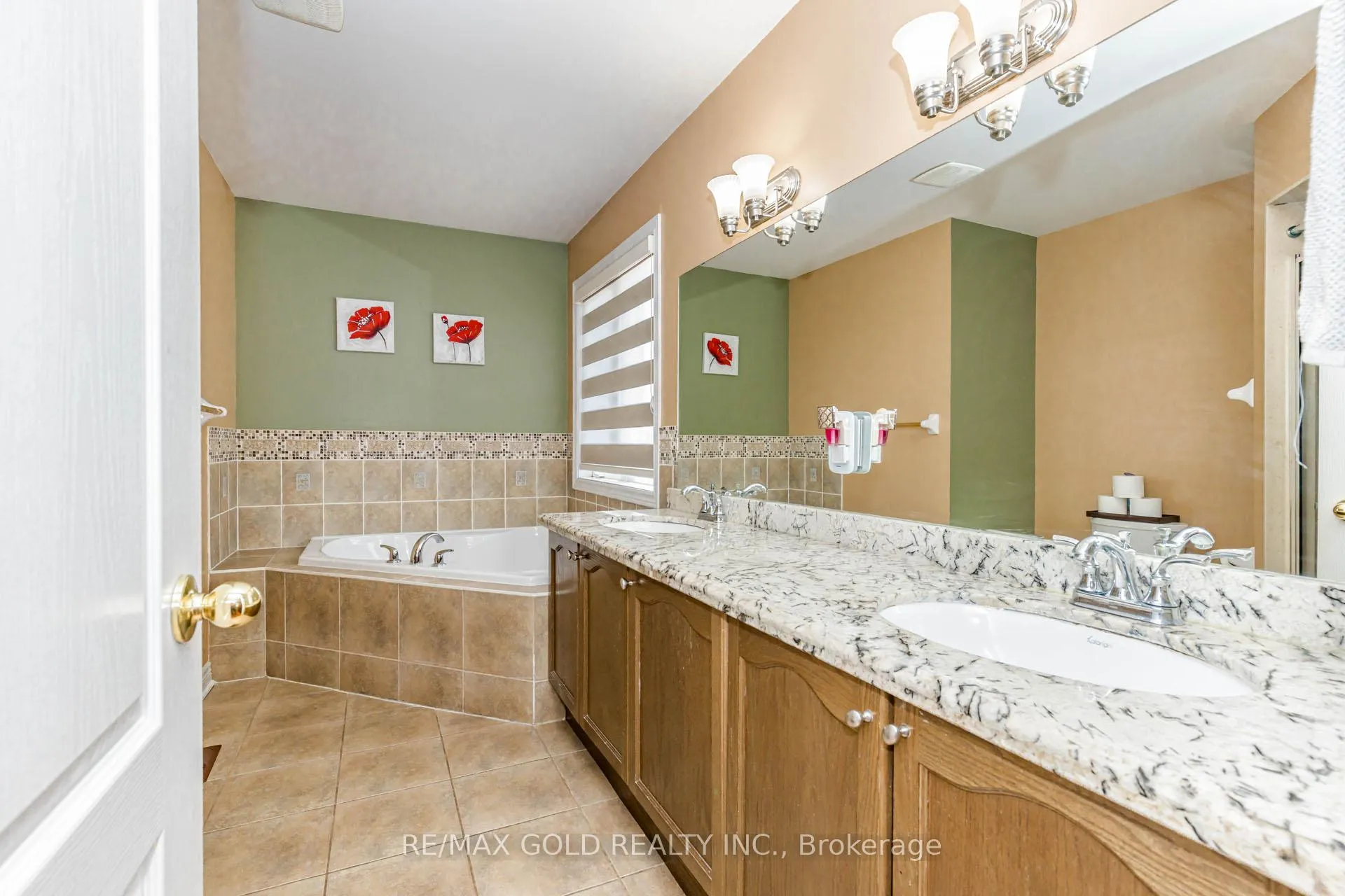 Photo 26 of 548 Fernforest Drive, Brampton, Sandringham-Wellington — HOMEH