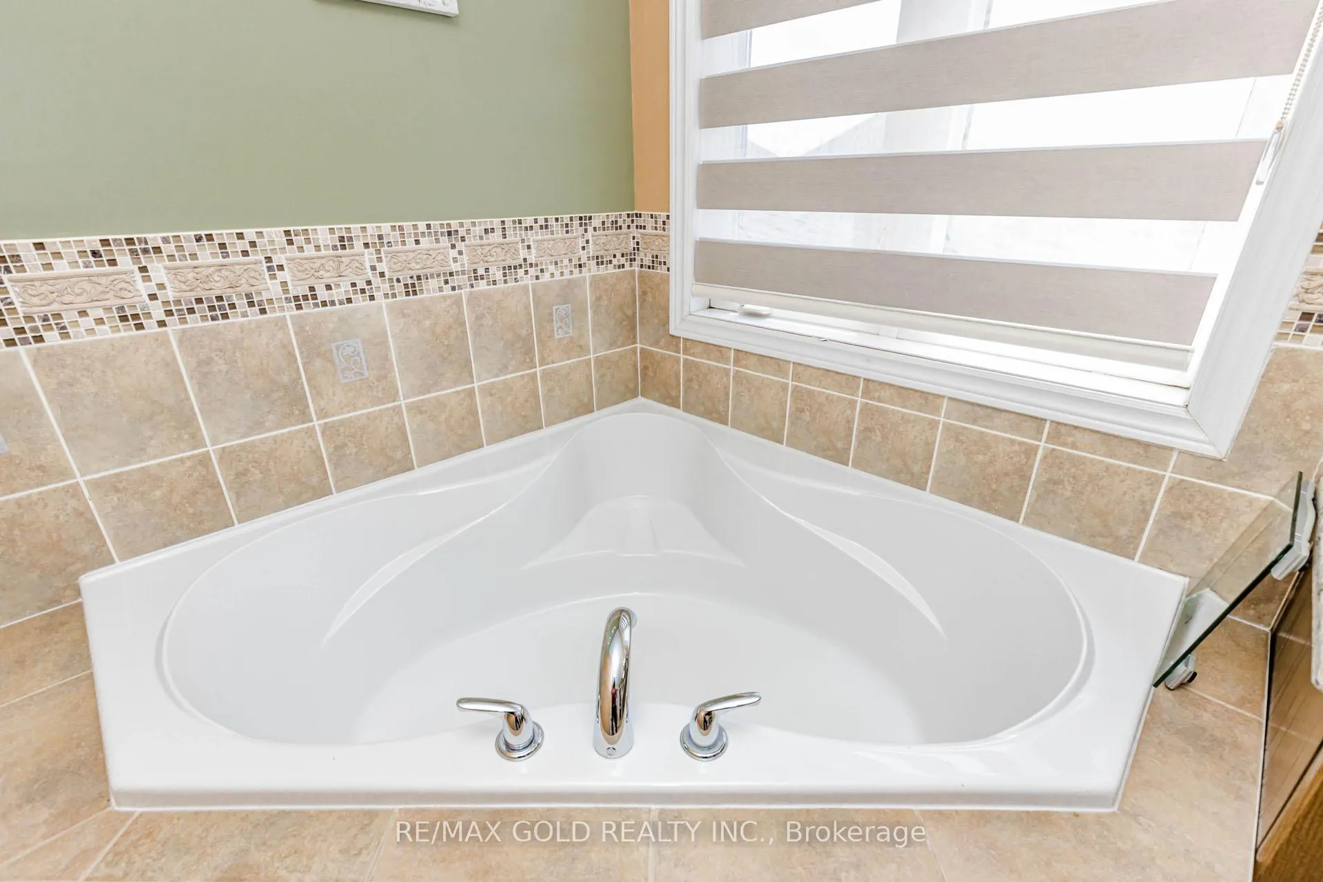 Photo 28 of 548 Fernforest Drive, Brampton, Sandringham-Wellington — HOMEH