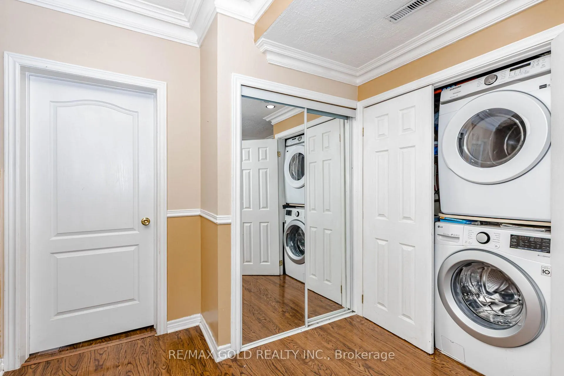 Photo 45 of 548 Fernforest Drive, Brampton, Sandringham-Wellington — HOMEH