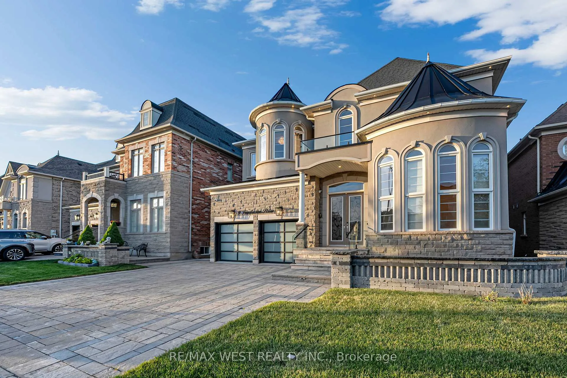 Photo 4 of 9 Interlacken Drive, Brampton, Credit Valley — HOMEH