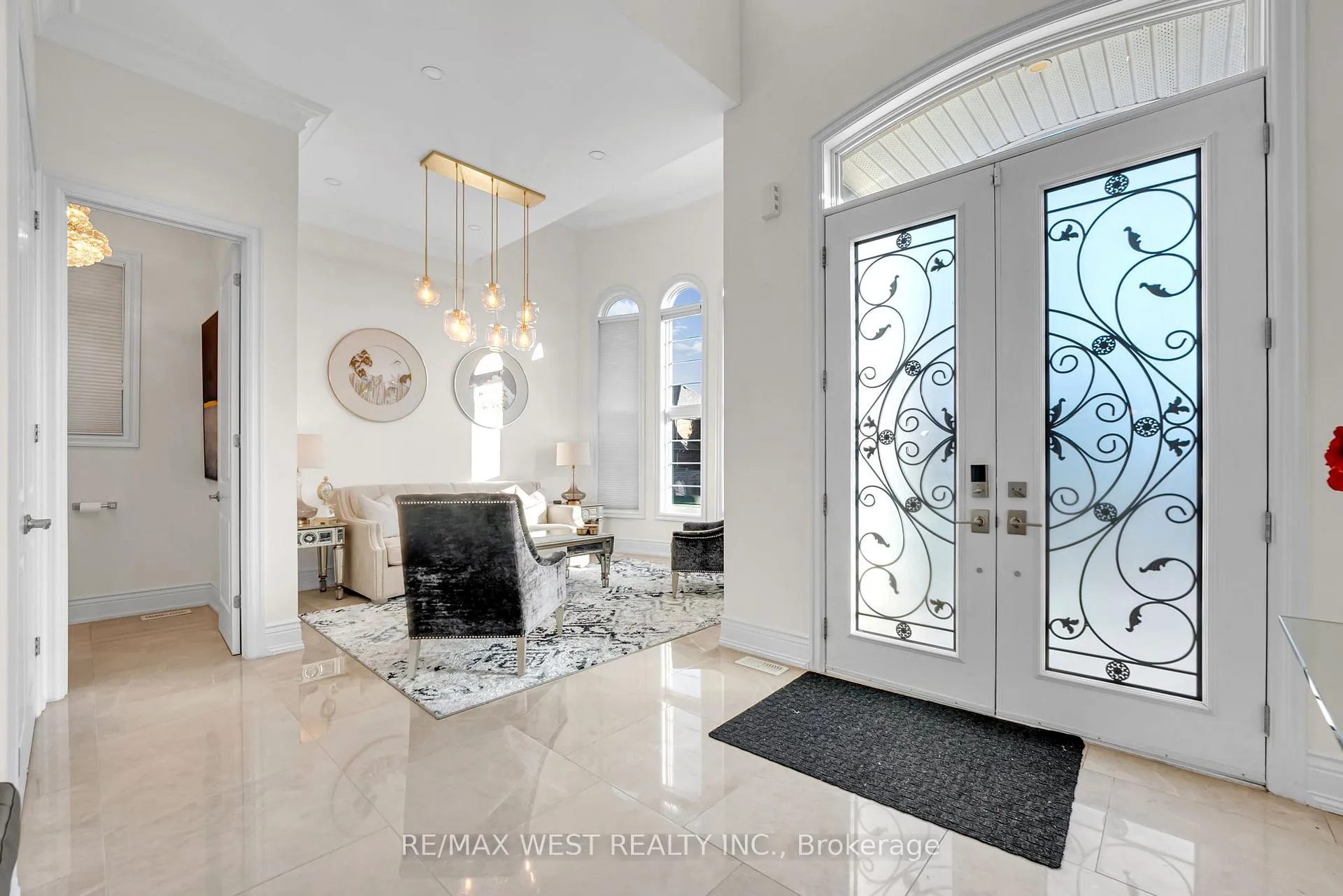 Photo 6 of 9 Interlacken Drive, Brampton, Credit Valley — HOMEH
