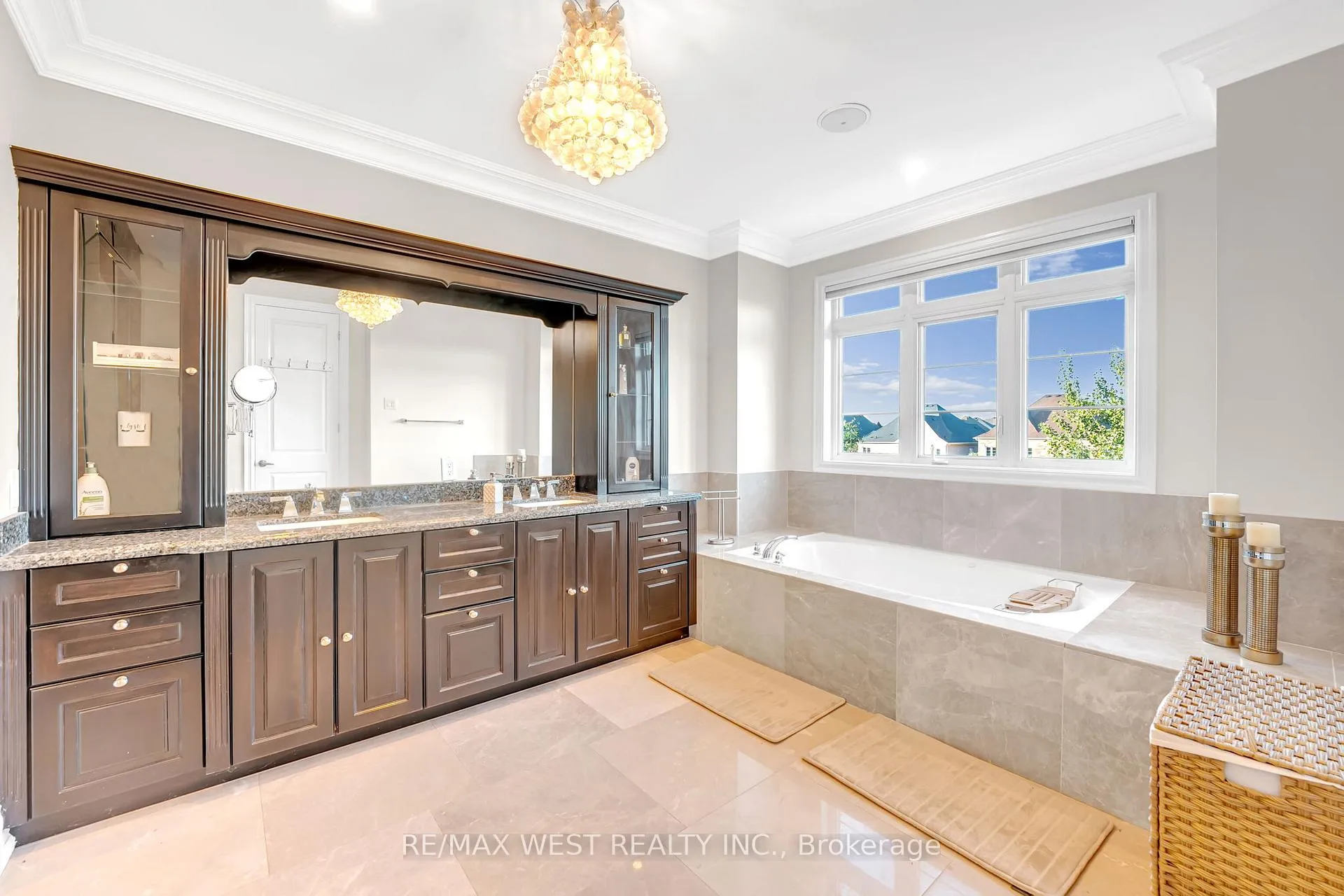 Photo 22 of 9 Interlacken Drive, Brampton, Credit Valley — HOMEH
