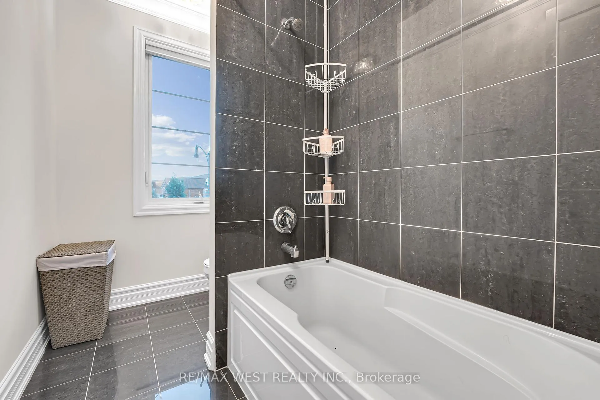Photo 29 of 9 Interlacken Drive, Brampton, Credit Valley — HOMEH