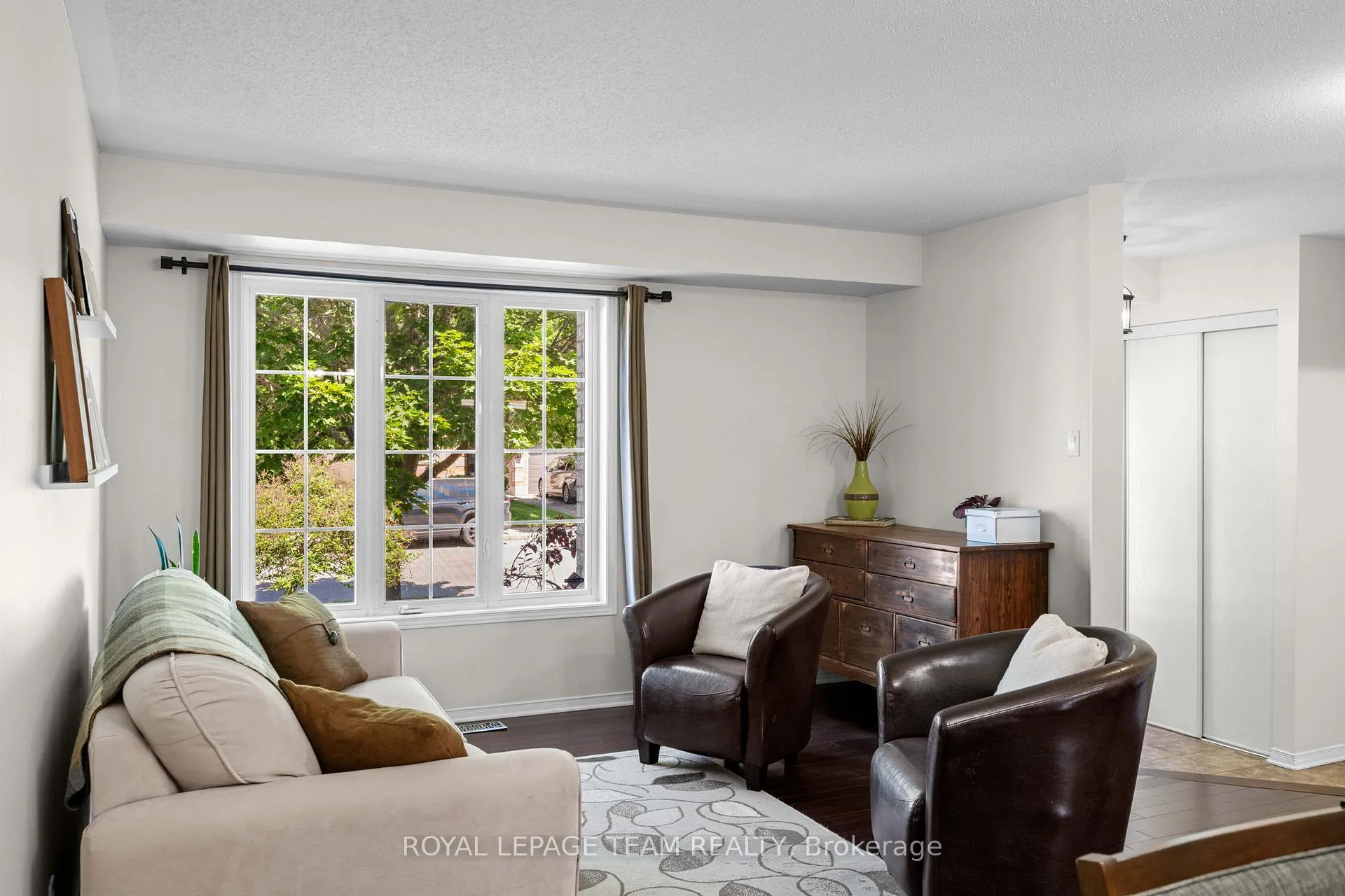 Photo 8 of 73 Deerfox Drive, Ottawa, Barrhaven - Longfields — HOMEH