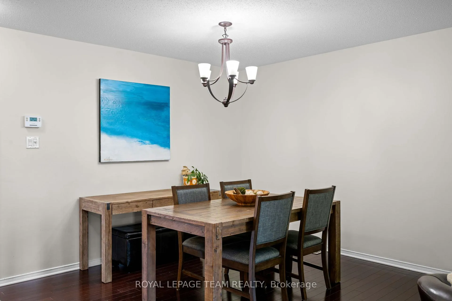 Photo 10 of 73 Deerfox Drive, Ottawa, Barrhaven - Longfields — HOMEH
