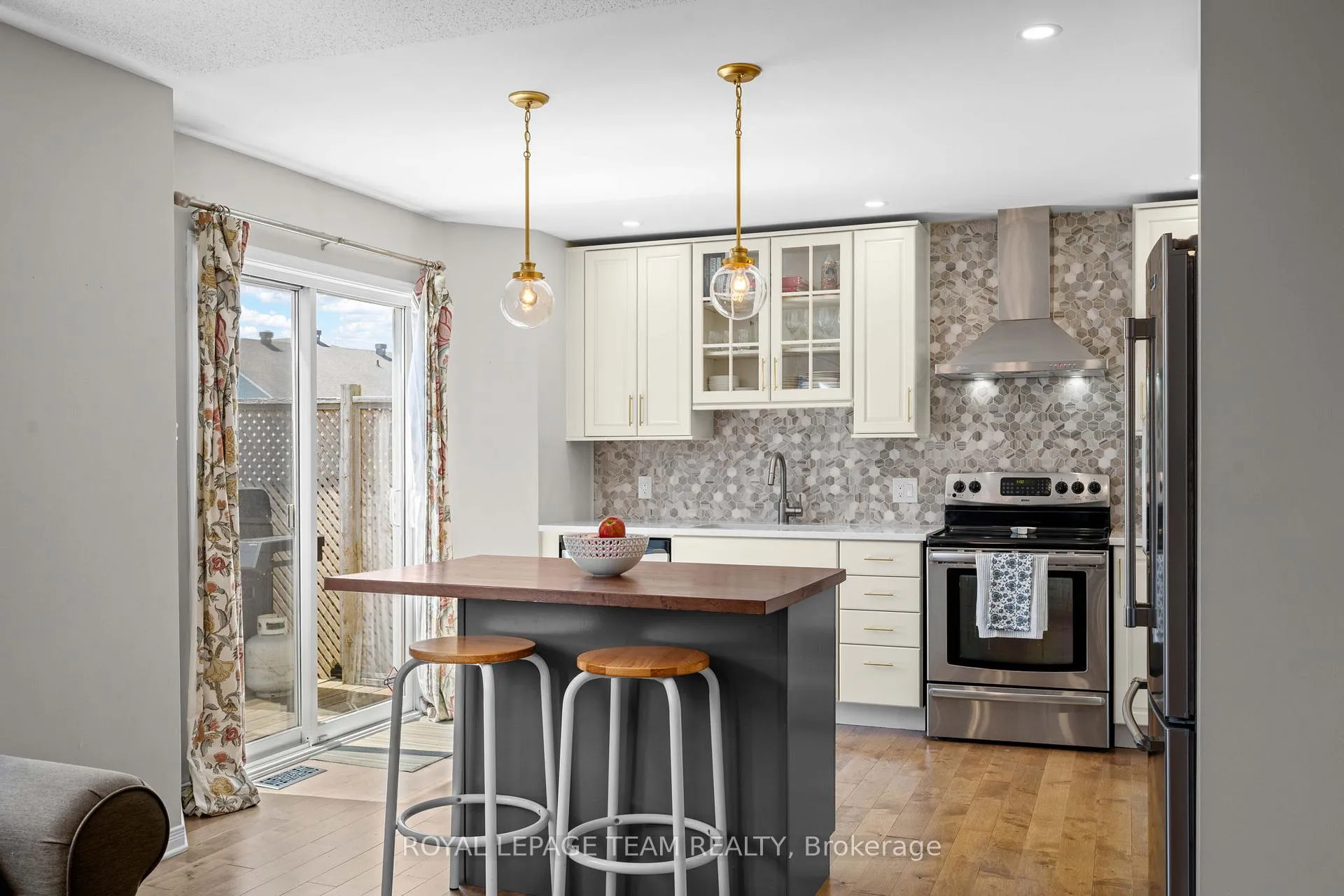 Photo 18 of 73 Deerfox Drive, Ottawa, Barrhaven - Longfields — HOMEH