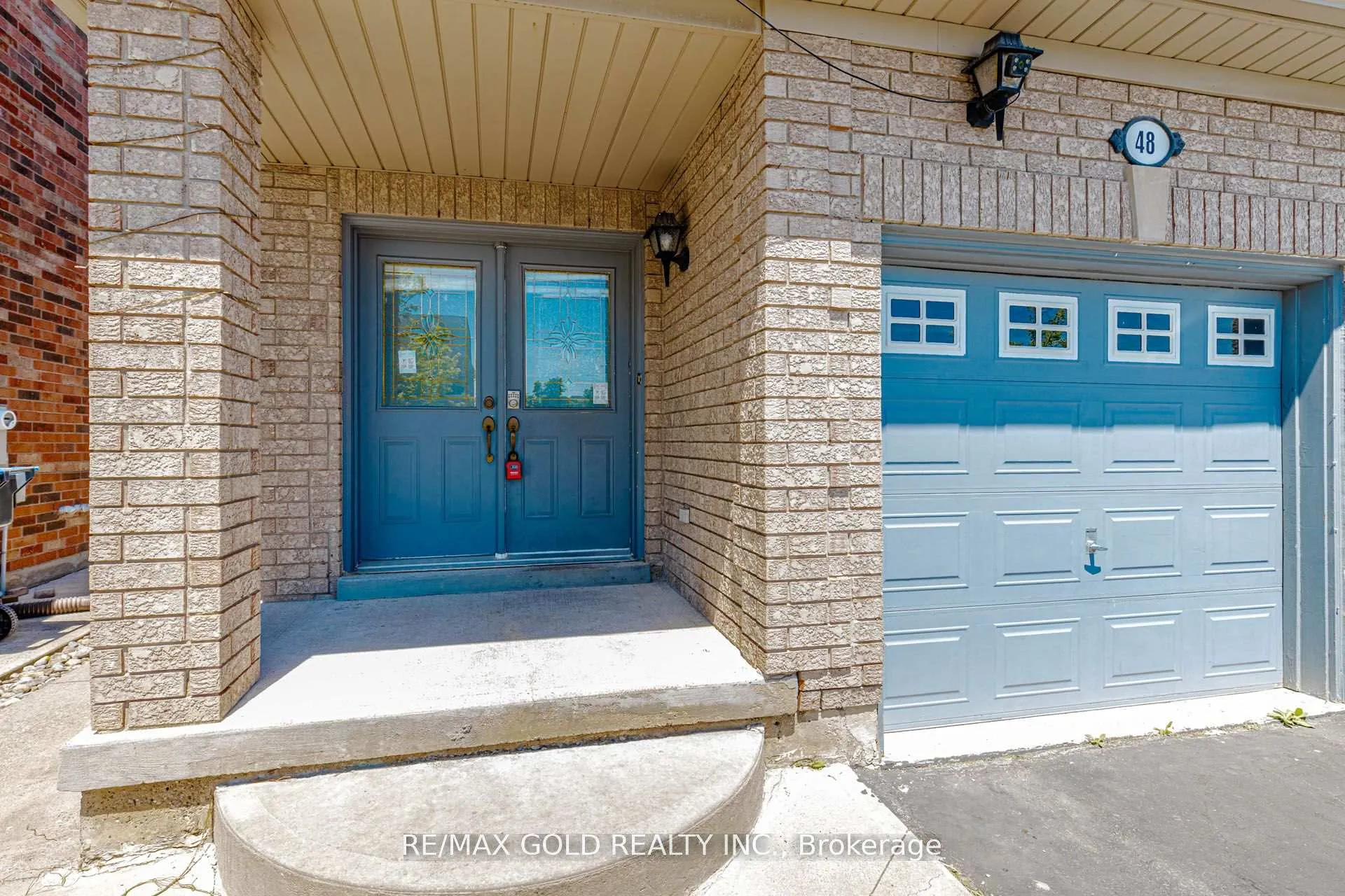 Photo 2 of 48 Sugarberry Drive, Brampton, Credit Valley — HOMEH