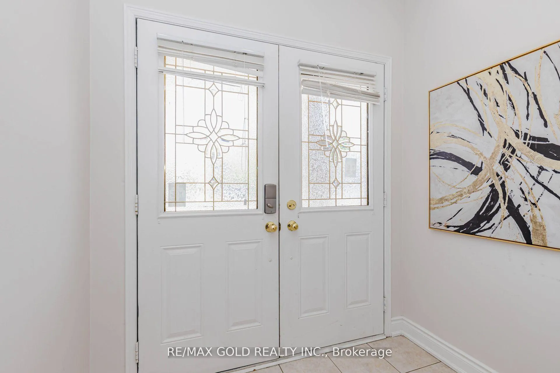 Photo 3 of 48 Sugarberry Drive, Brampton, Credit Valley — HOMEH