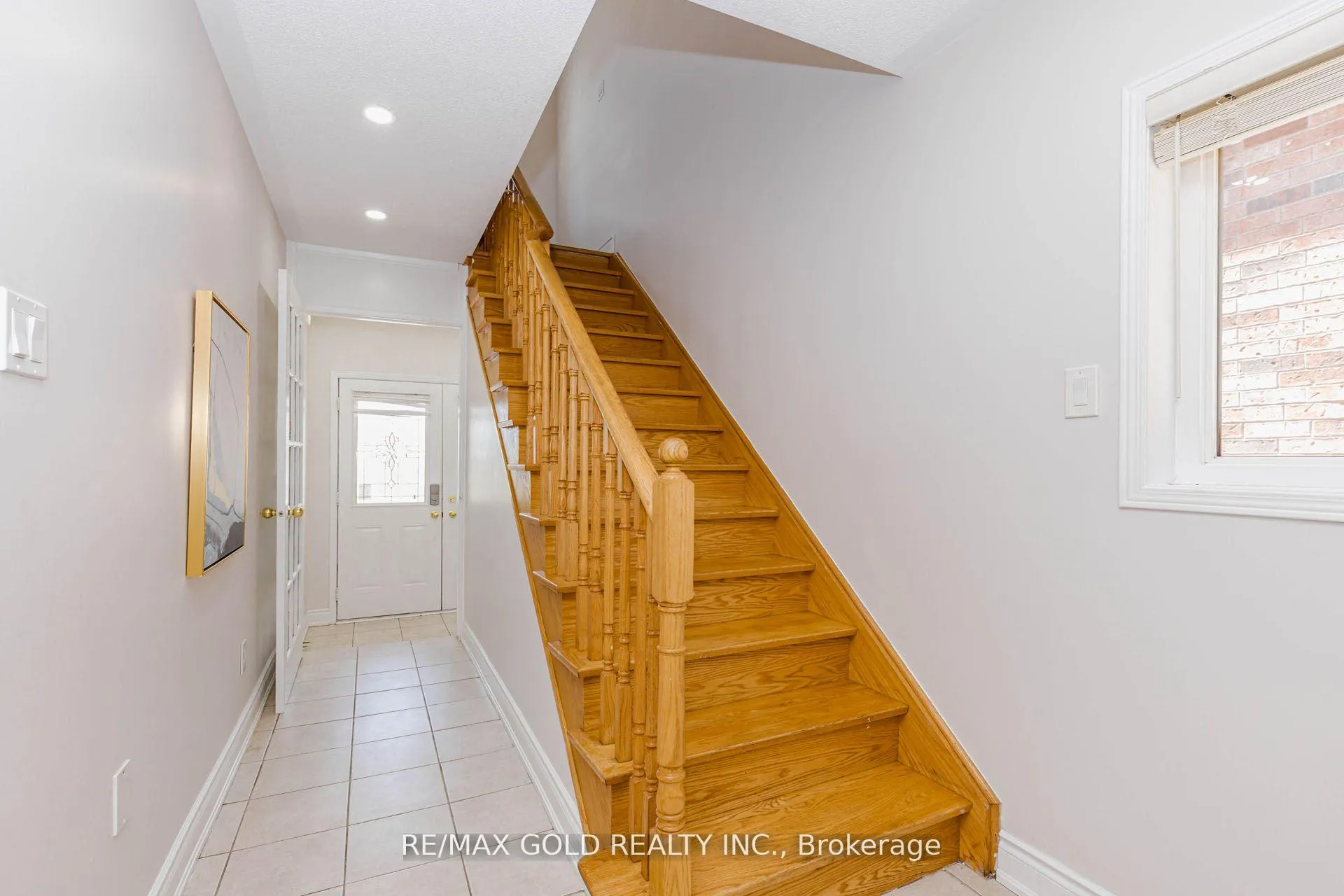 Photo 5 of 48 Sugarberry Drive, Brampton, Credit Valley — HOMEH