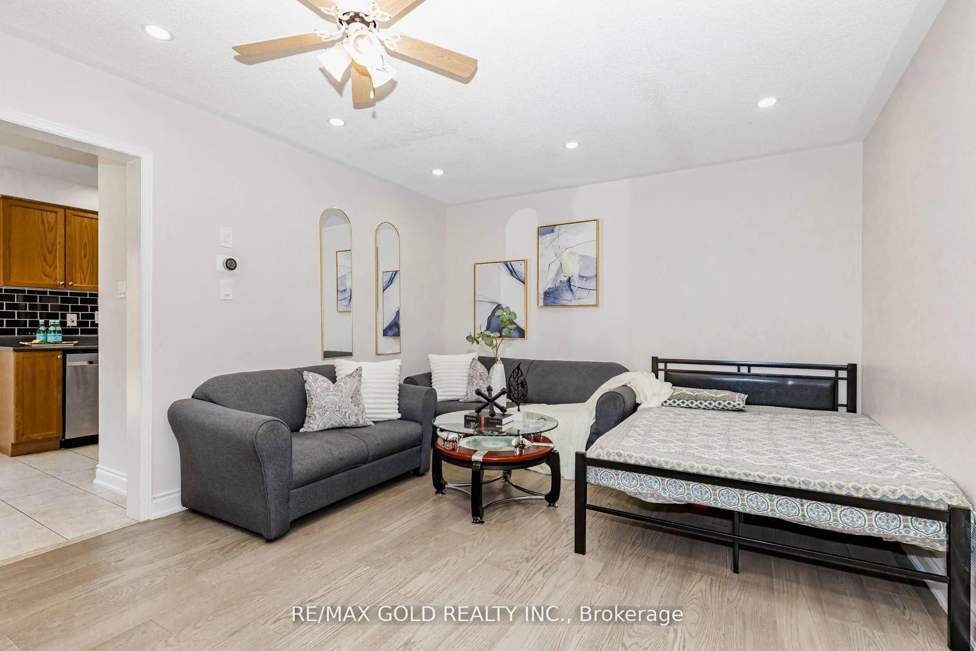 Photo 6 of 48 Sugarberry Drive, Brampton, Credit Valley — HOMEH
