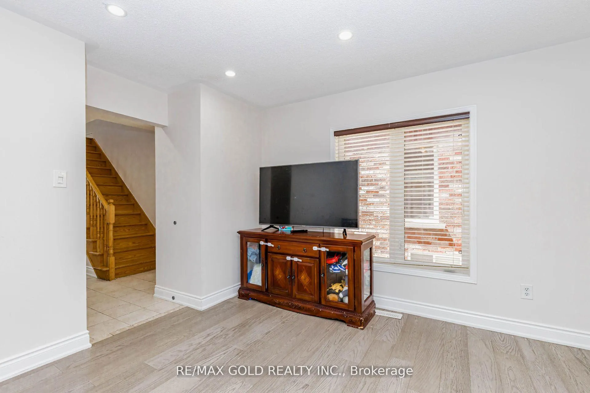 Photo 9 of 48 Sugarberry Drive, Brampton, Credit Valley — HOMEH